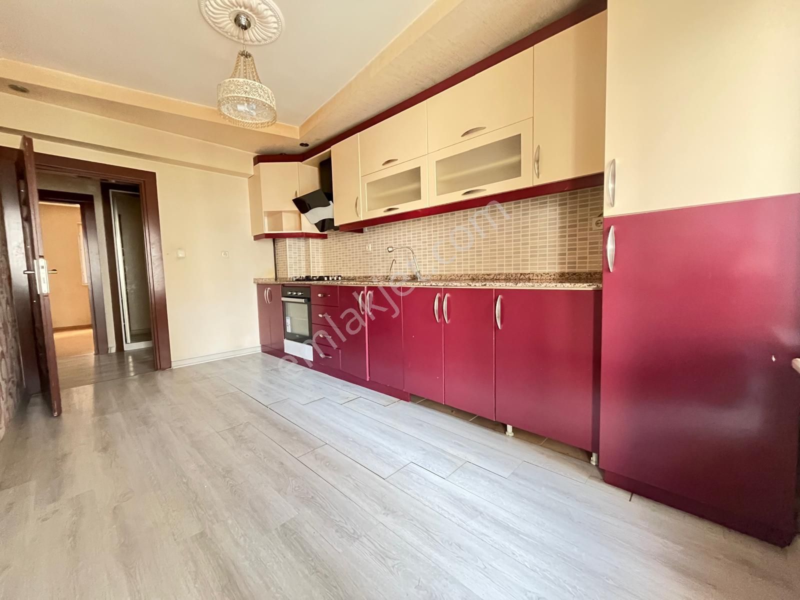 Teleferik Yakını Cadde Üzerinde Site İçerisinde Kralık 3+1 Daire* - Görsel 3