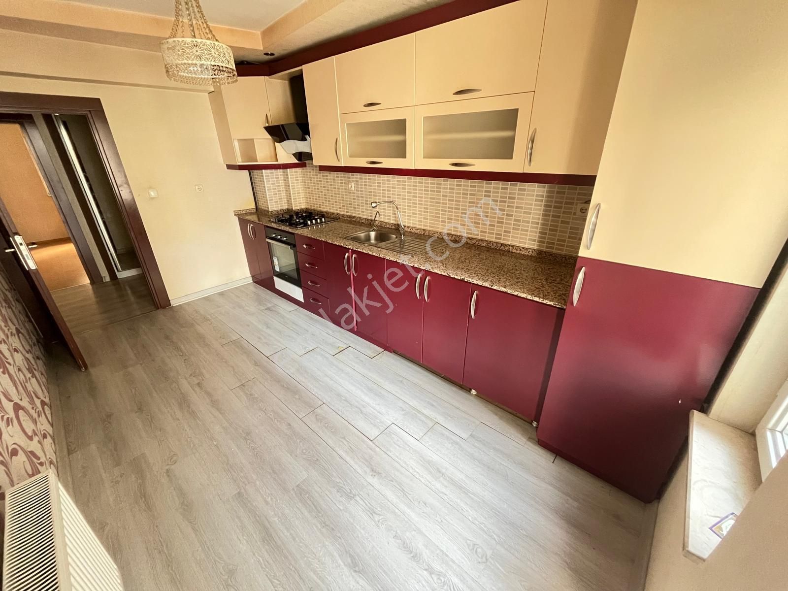 Teleferik Yakını Cadde Üzerinde Site İçerisinde Kralık 3+1 Daire* - Görsel 2