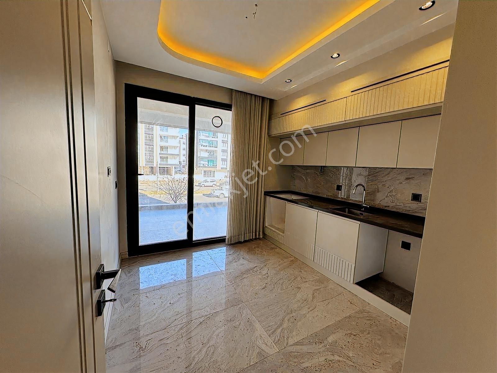 Rota'dan Orhan Doğan Caddesi 2+1 Satılık Daire / Bağcılar