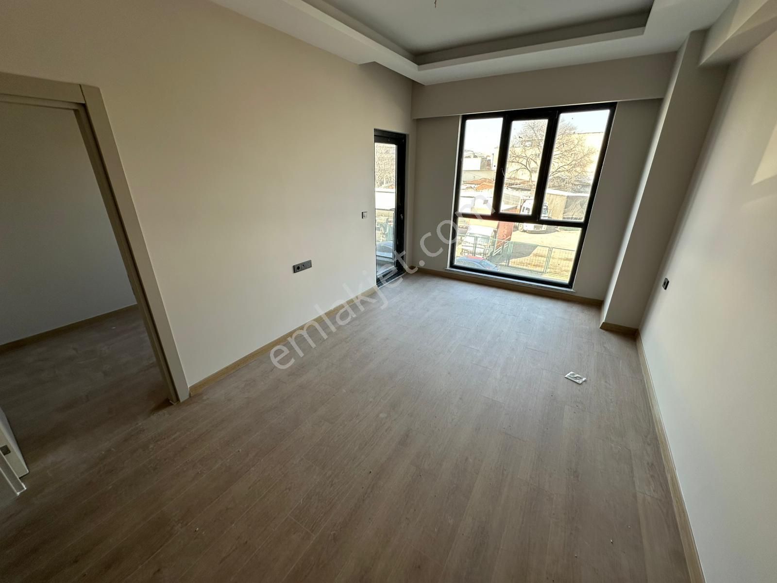 Gülbahçe Pazar Pazarı Caddesinde | Sıfır 2+1 Ara Kat Otoparklı Satılık Daire - Görsel 3