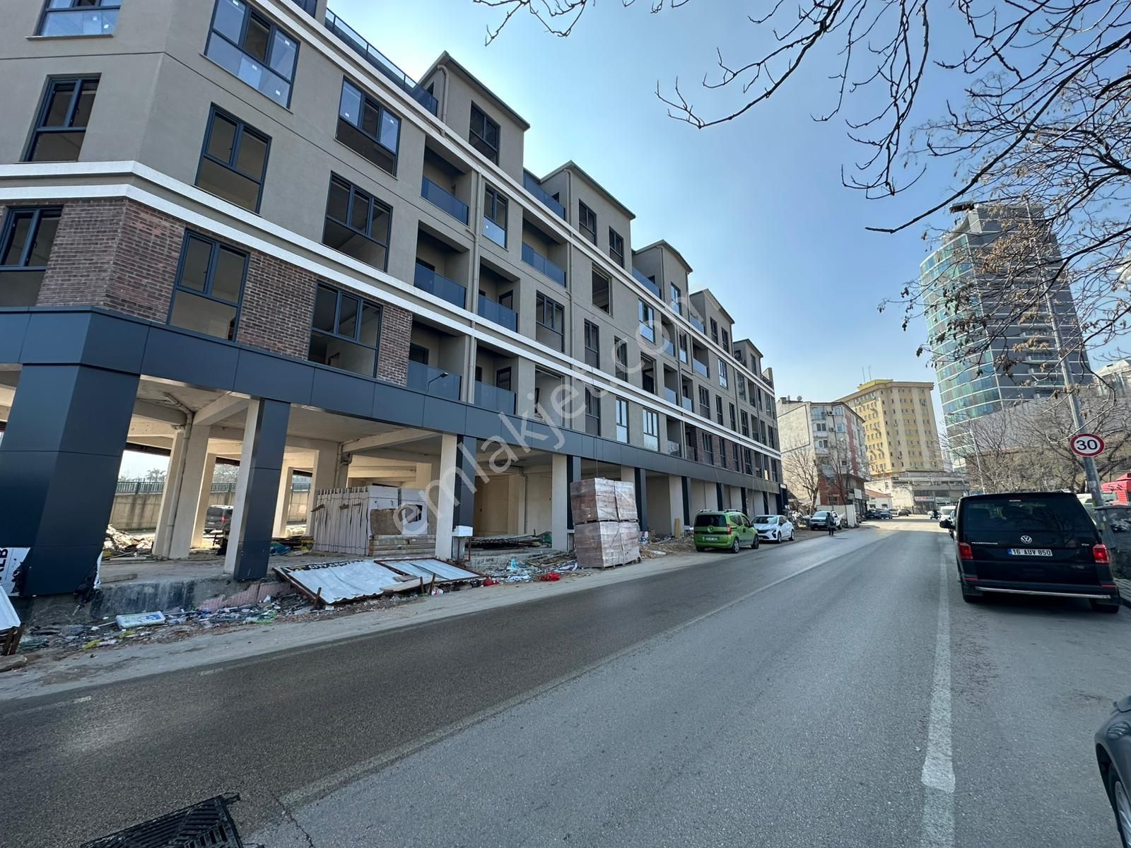 Gülbahçe Pazar Pazarı Caddesinde | Sıfır 2+1 Ara Kat Otoparklı Satılık Daire