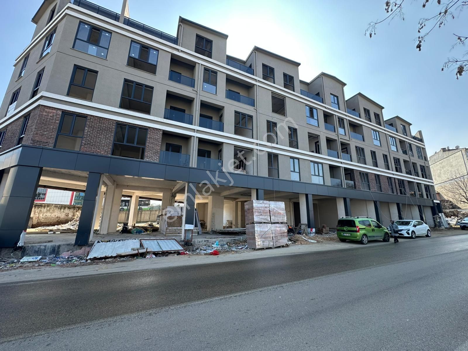 Gülbahçe Pazar Pazarı Caddesinde | Sıfır 2+1 Ara Kat Otoparklı Satılık Daire - Görsel 2