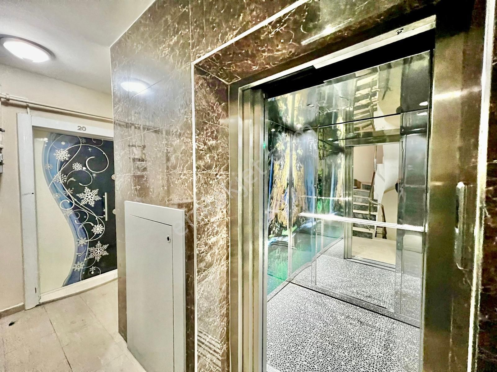 ꧁ay Emlaktan꧂akçay'da Full Kredili Ön Cephe Kombili Asansörlü Muhteşem Konumlu Satılık 1+1 Daire - Görsel 24