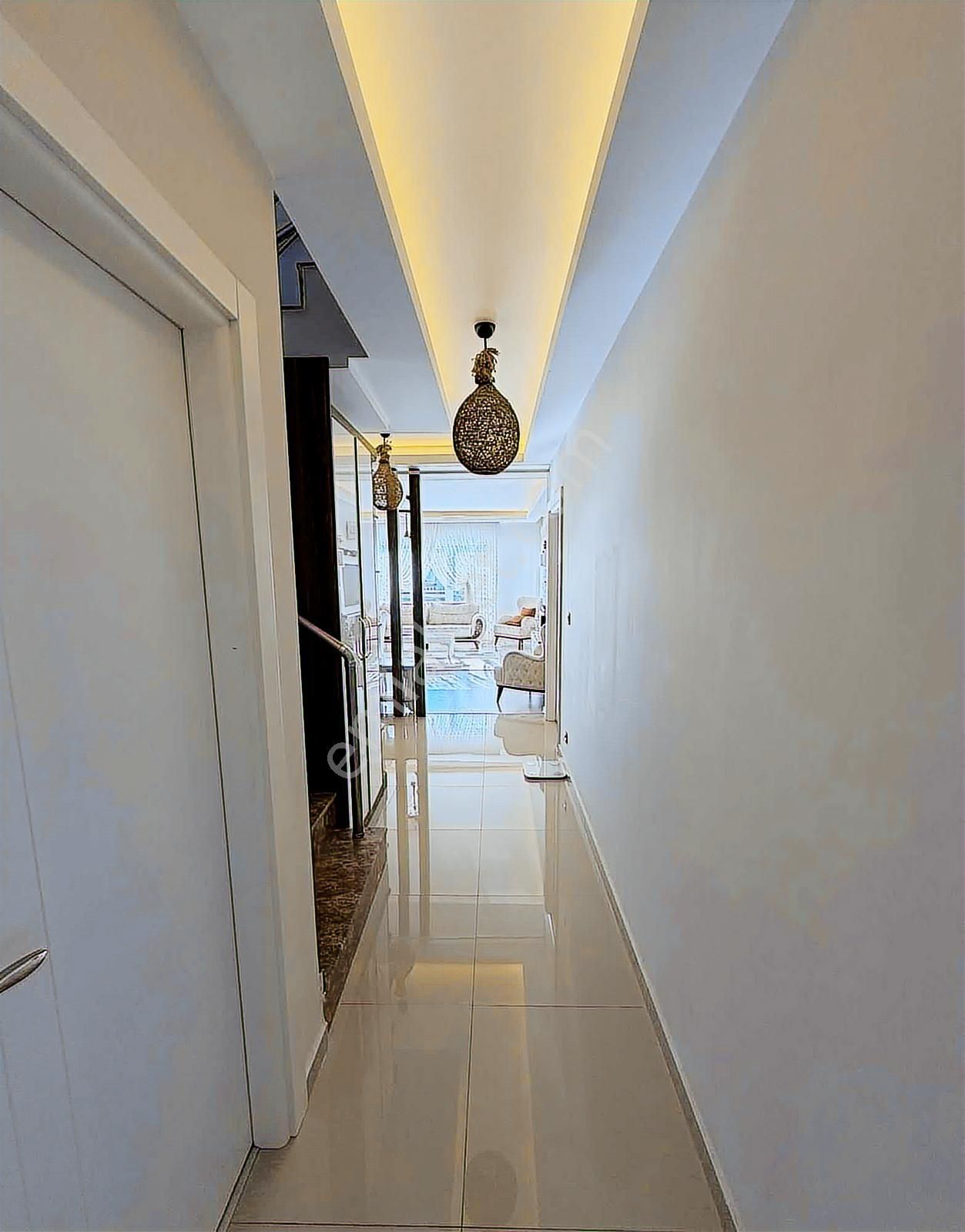 Mazıdağı'nda Havuzlu Binada Teraslı 4+1 Lüks Dubleks Daire - Görsel 19