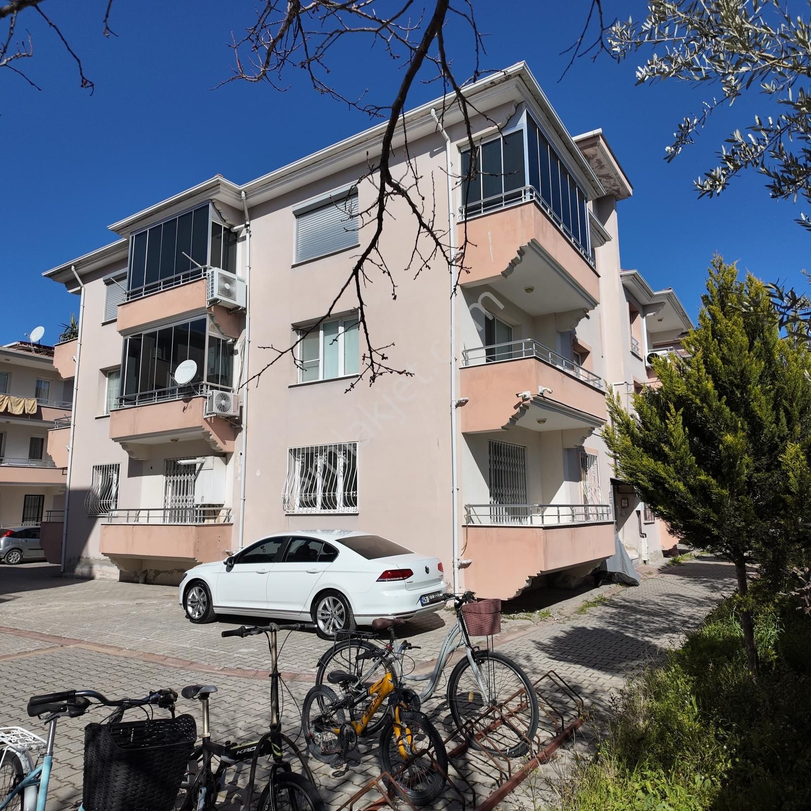 Hürriyetde Bakımlı 135 M2 3+1 Bahçeli Otoparklı Daire