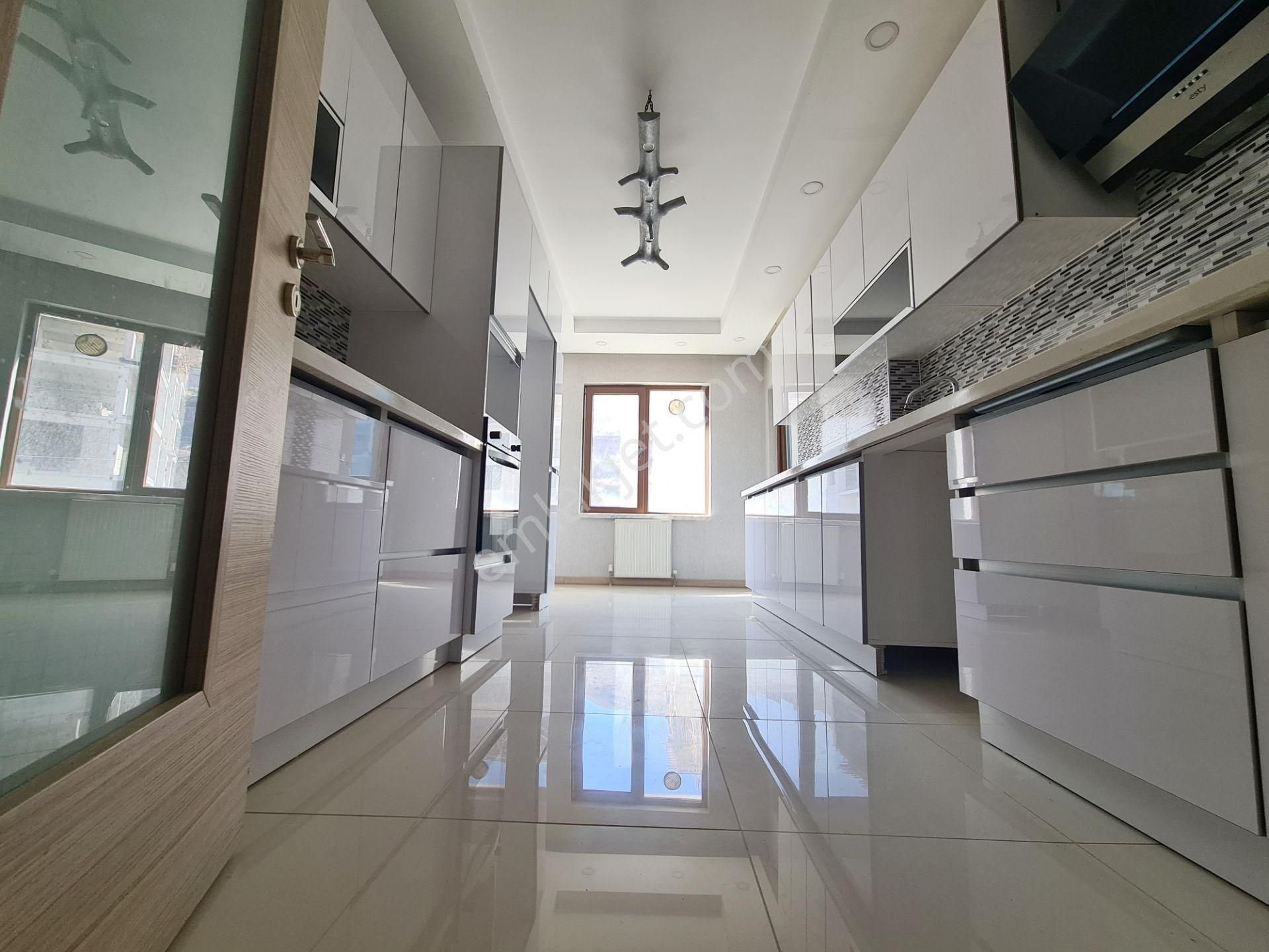 Çift Bloklu Site 2-banyo & Giyinme Odalı Krediye Uygun 165m² 4+1 - Görsel 2