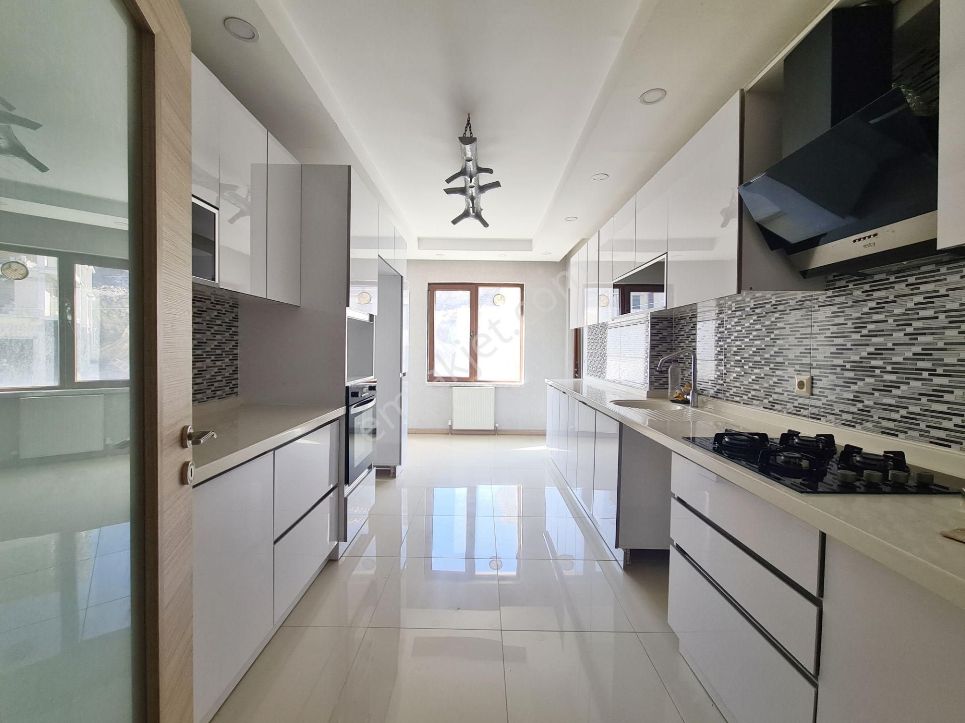 Çift Bloklu Site 2-banyo & Giyinme Odalı Krediye Uygun 165m² 4+1 - Görsel 3