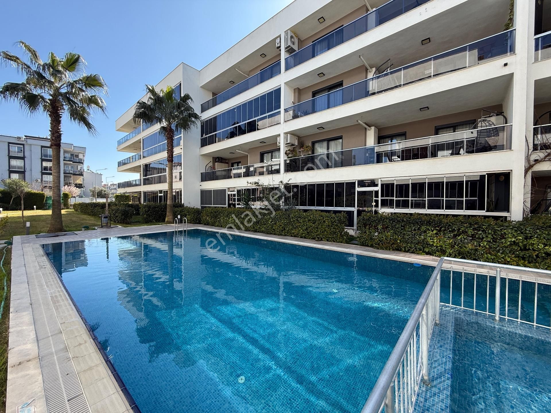 Menderes Barbaros Mahallesi Mia Garden Sitesi 3+1 Satılık Daire