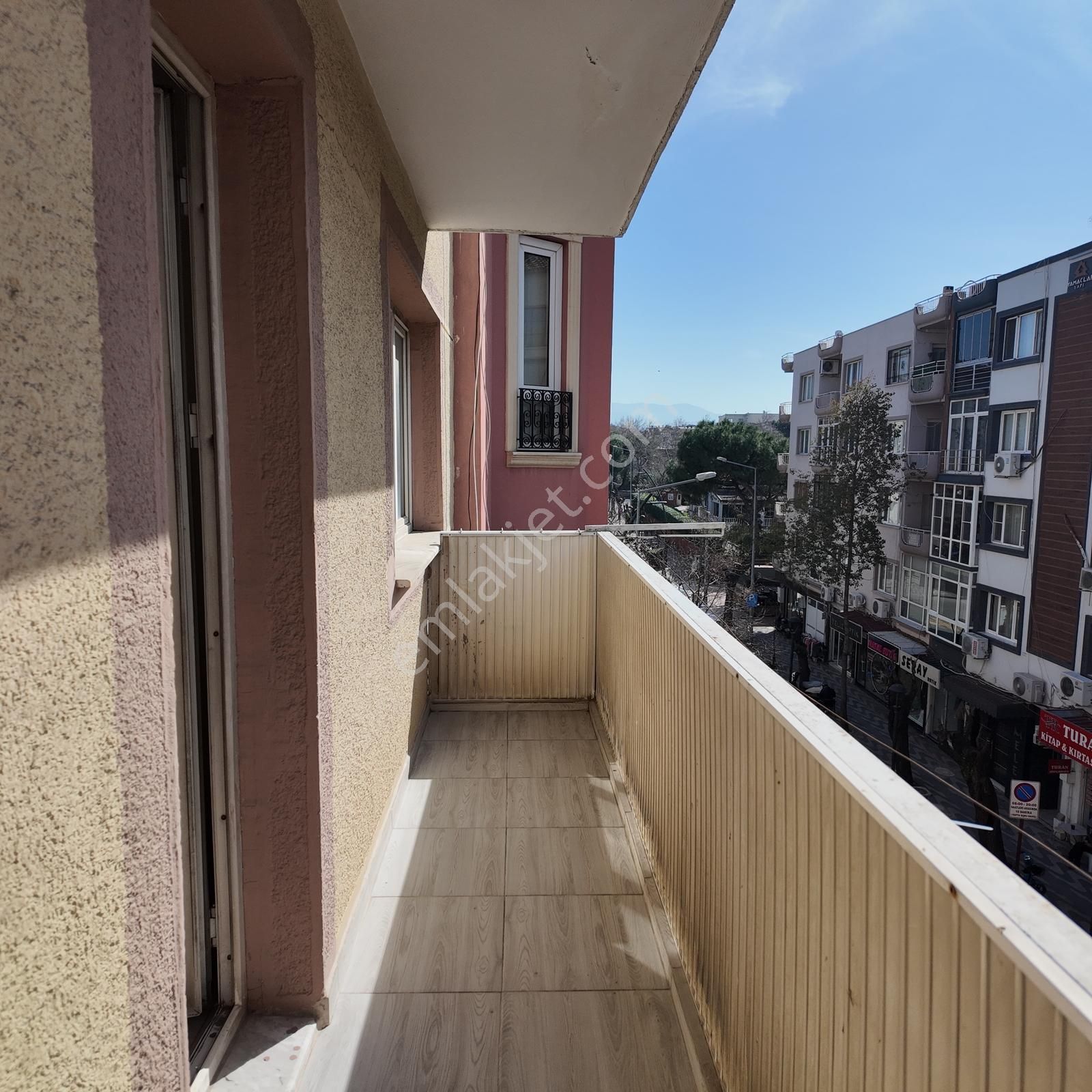 Ragıpbey Cadde Üzeri 120 M2 3+1 Bakımlı Arakat Daire - Görsel 2