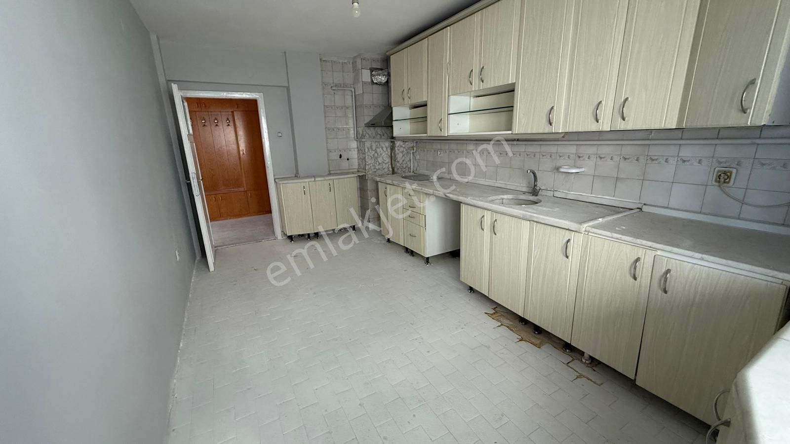 Dikmen Sokullu Caddede Ara Kat 150 M2 4+1 Satılık Daire - Görsel 22
