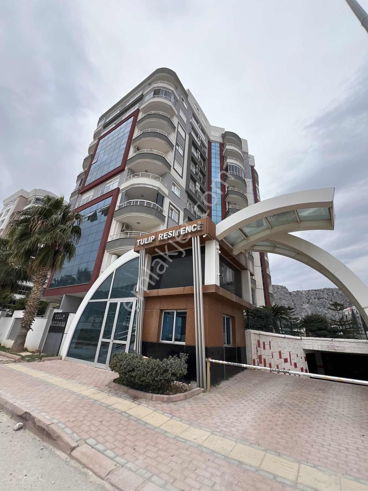 Sarısunun En Gözde Sitesinde Full Eşyalı 2+1 Satılık Daire