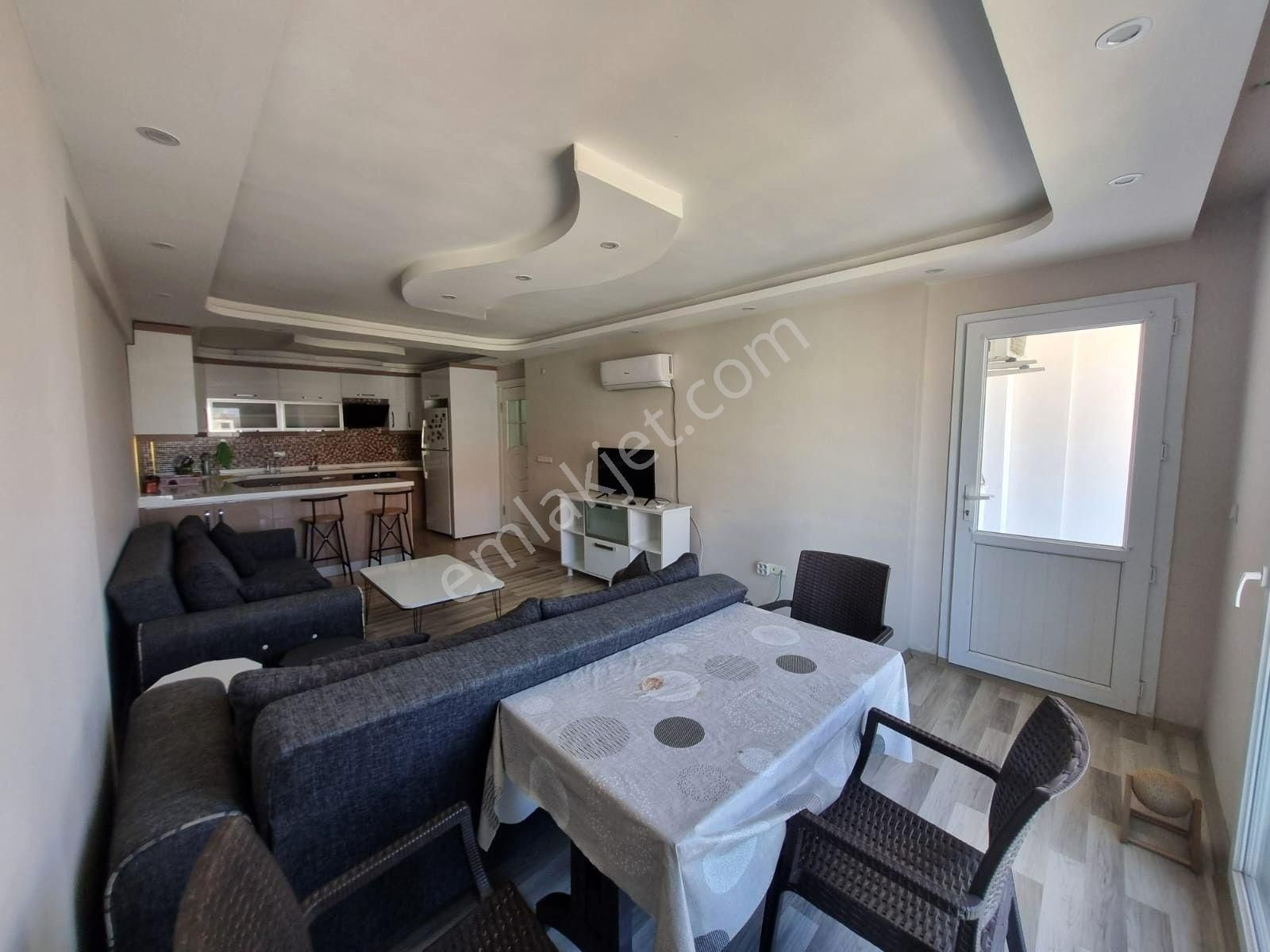 Kuşadası Merkezi Konum Çatı Dubleks 5+1 Kiralık Daire