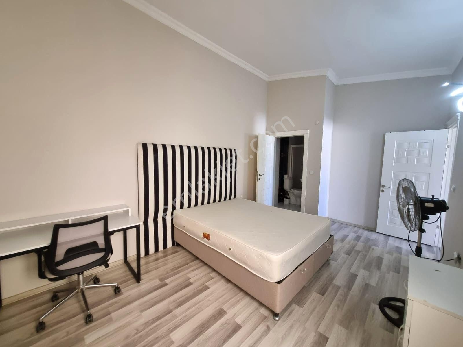 Kuşadası Merkezi Konum Çatı Dubleks 5+1 Kiralık Daire - Görsel 12