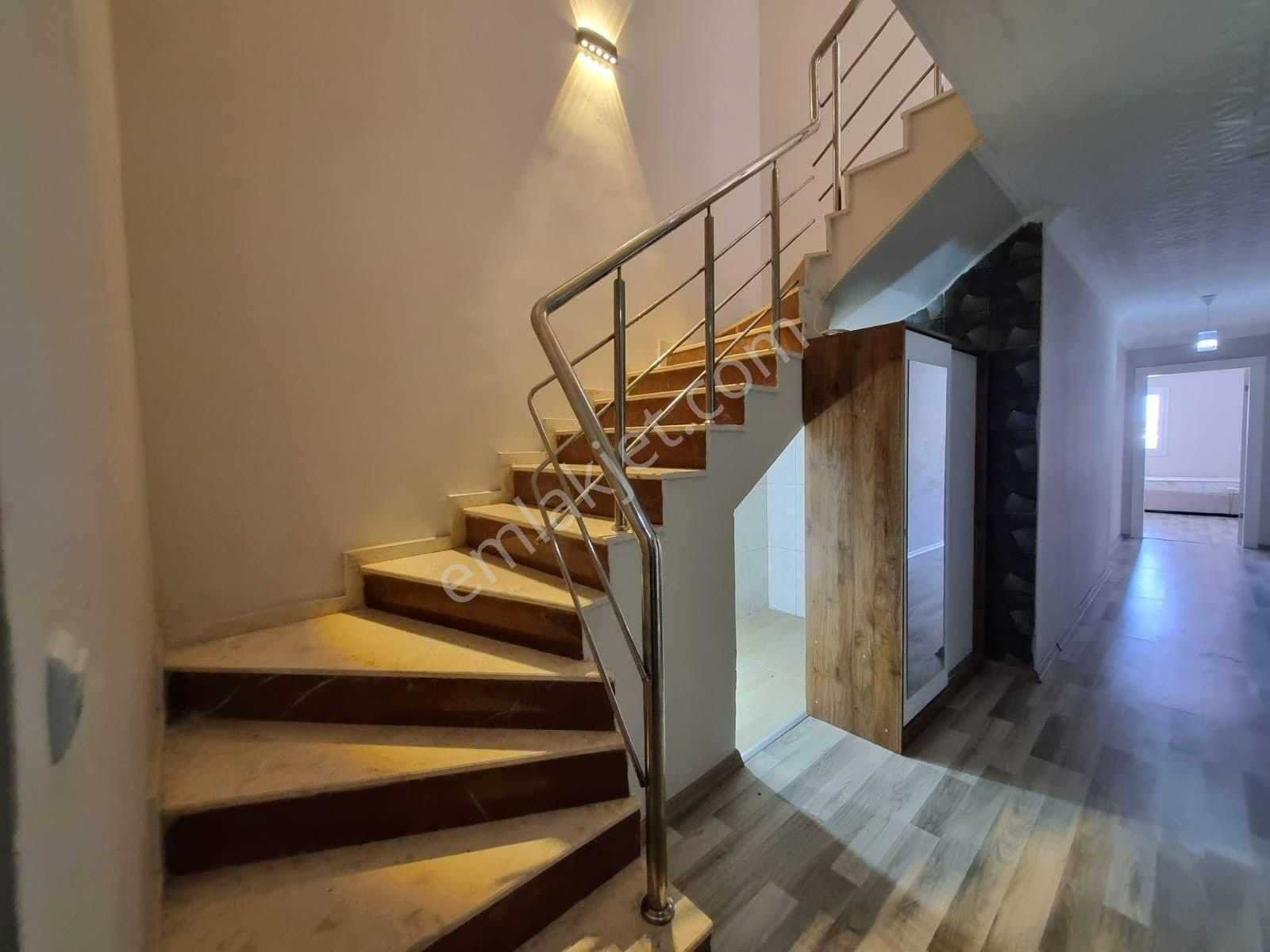 Kuşadası Merkezi Konum Çatı Dubleks 5+1 Kiralık Daire - Görsel 9