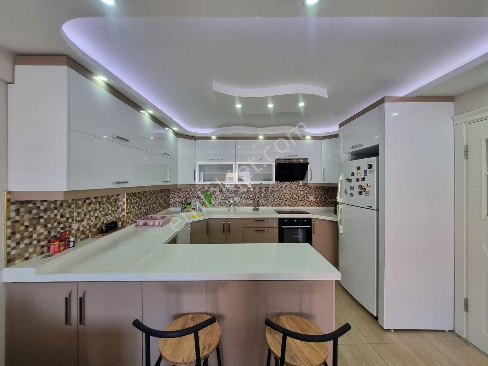 Kuşadası Merkezi Konum Çatı Dubleks 5+1 Kiralık Daire - Görsel 3