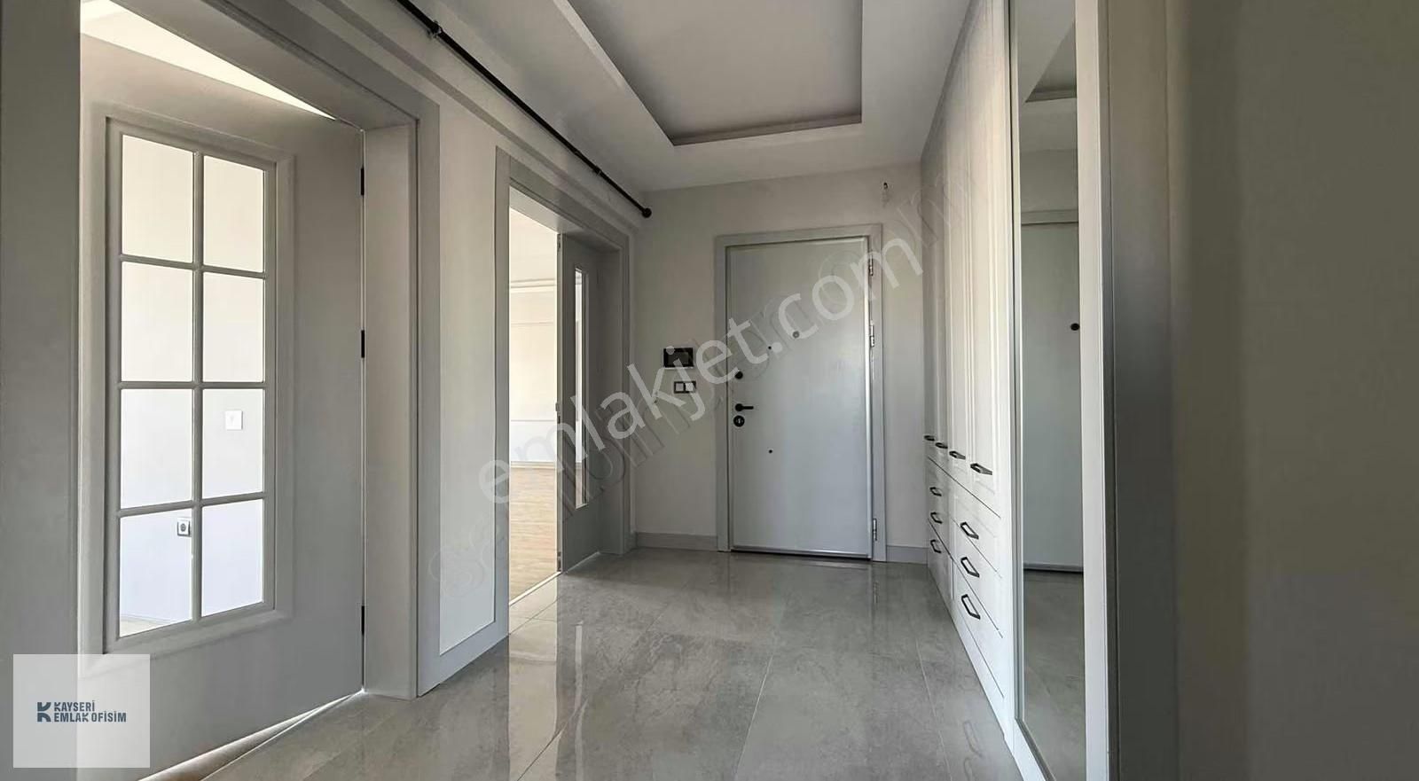 Köşk Mahallesi Tramvay Önü 5+1 Kiralık Daire - Görsel 7