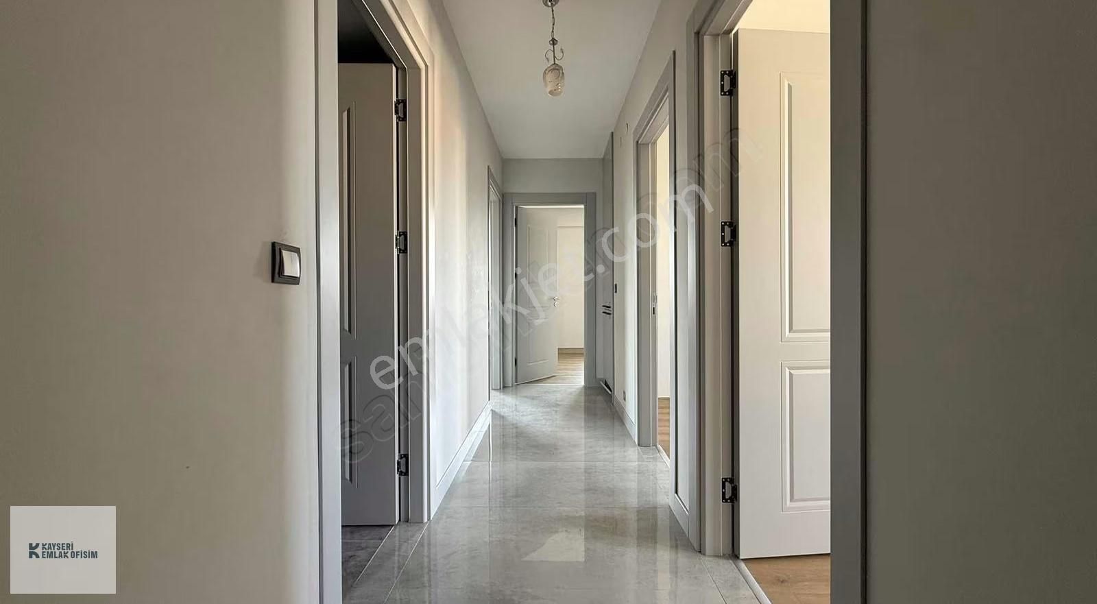 Köşk Mahallesi Tramvay Önü 5+1 Kiralık Daire - Görsel 13