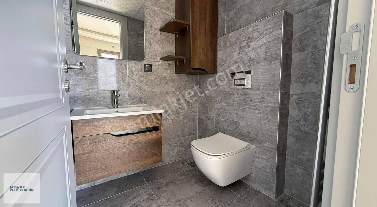 Köşk Mahallesi Tramvay Önü 5+1 Kiralık Daire - Görsel 3
