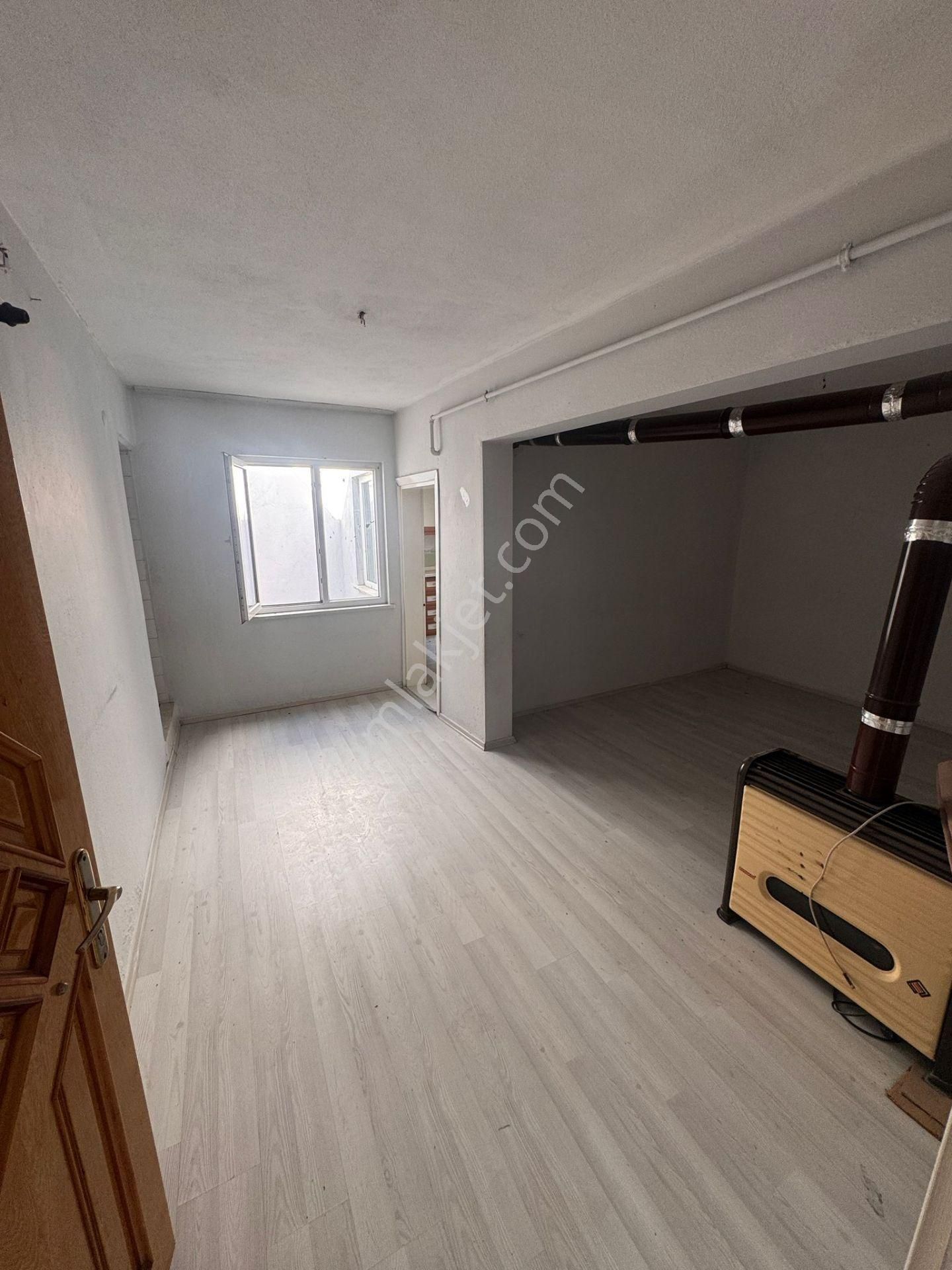 Merkezi Konumda 2+1 Balkonlu 3. Kat Ferahlığıyla Kiralık Daire - Görsel 9