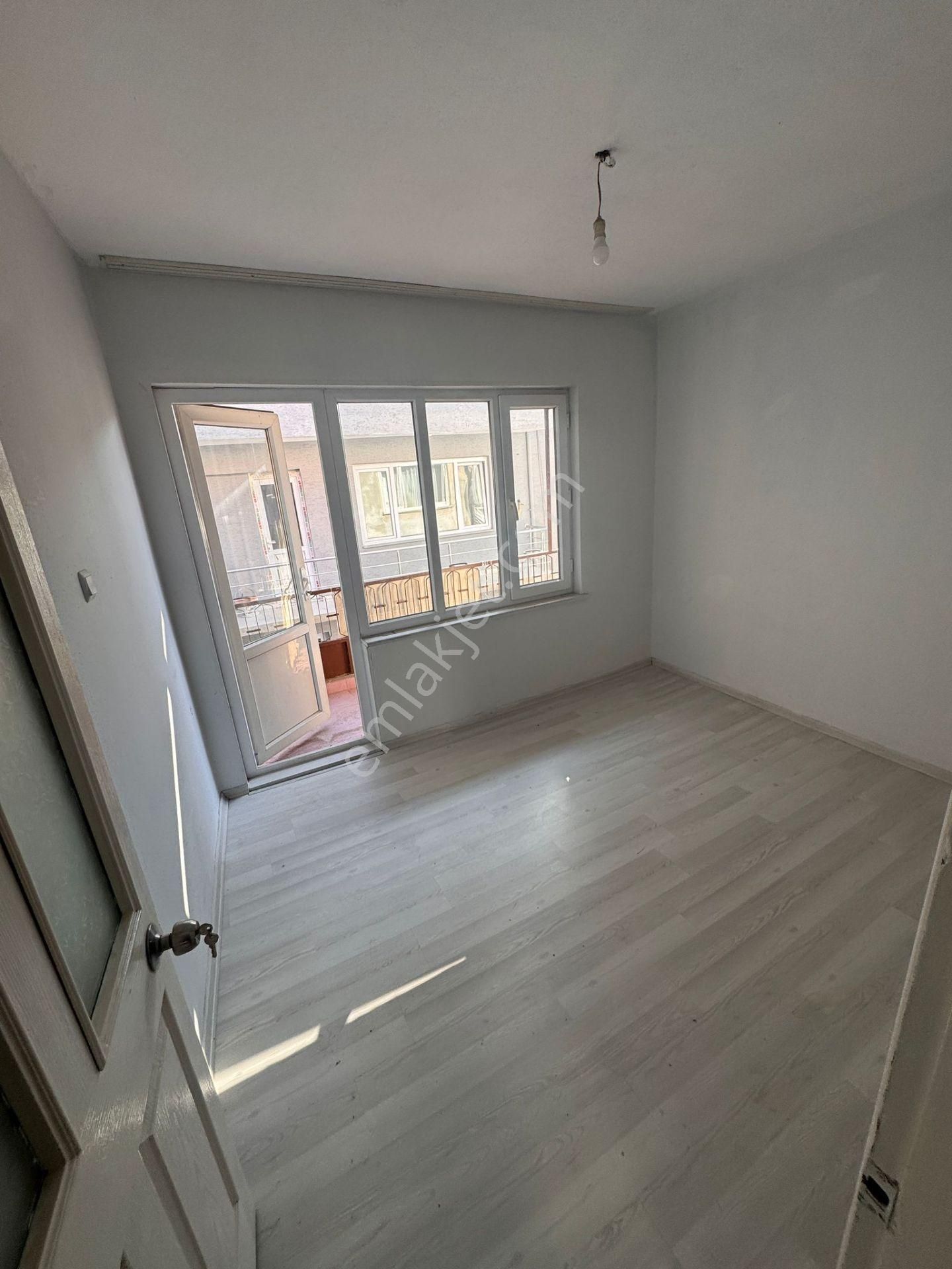 Merkezi Konumda 2+1 Balkonlu 3. Kat Ferahlığıyla Kiralık Daire - Görsel 10