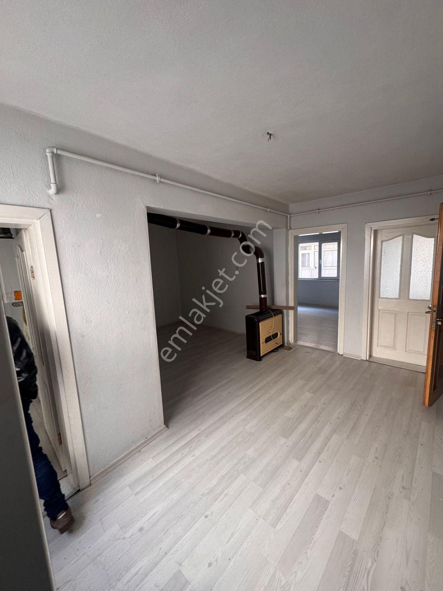 Merkezi Konumda 2+1 Balkonlu 3. Kat Ferahlığıyla Kiralık Daire - Görsel 11