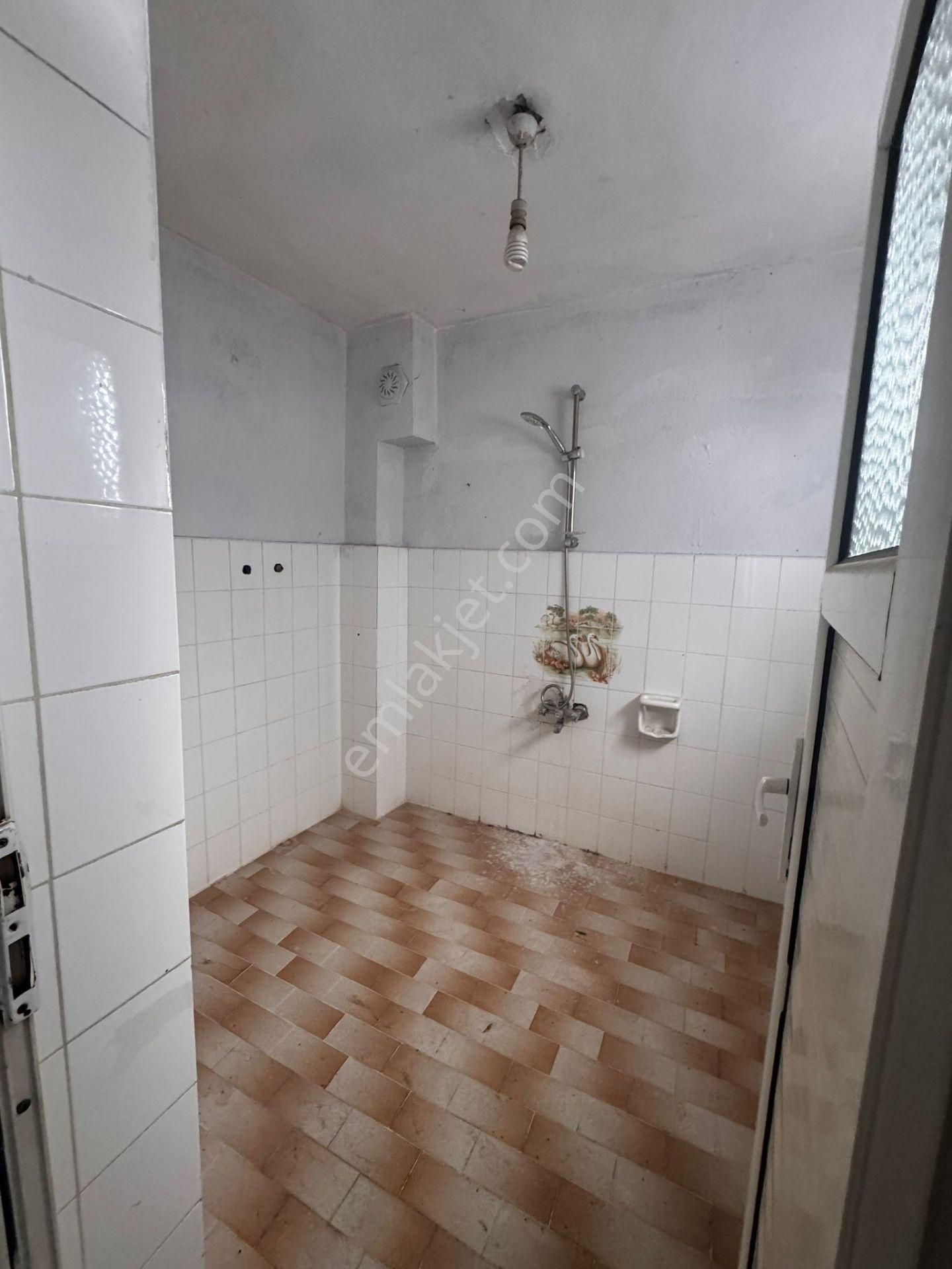 Merkezi Konumda 2+1 Balkonlu 3. Kat Ferahlığıyla Kiralık Daire - Görsel 7