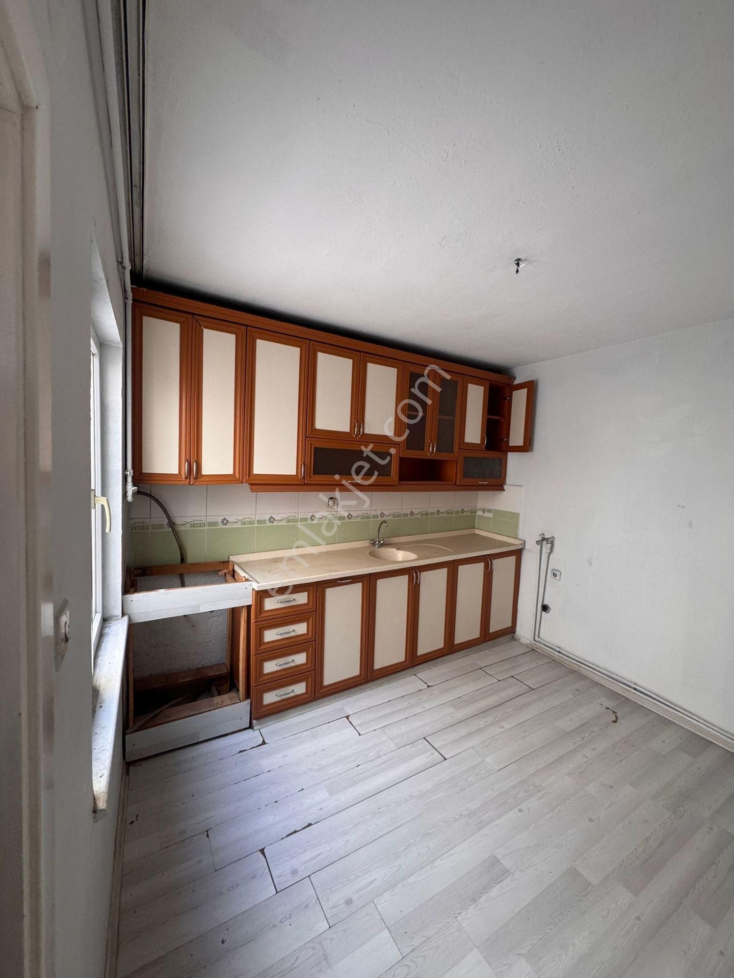 Merkezi Konumda 2+1 Balkonlu 3. Kat Ferahlığıyla Kiralık Daire - Görsel 5