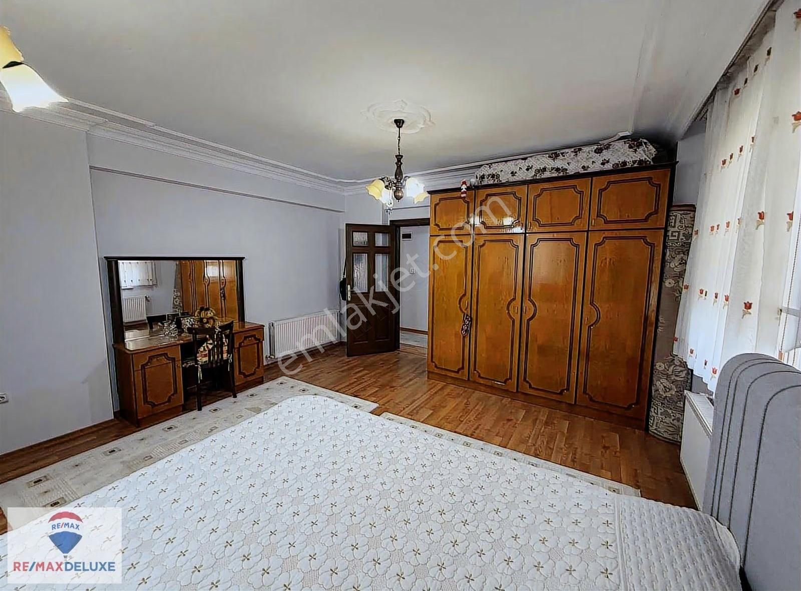 Tütünçiftlik Kuzey Mah. Satılık 3 Katlı Müstakil Bahçeli Ev - Görsel 8