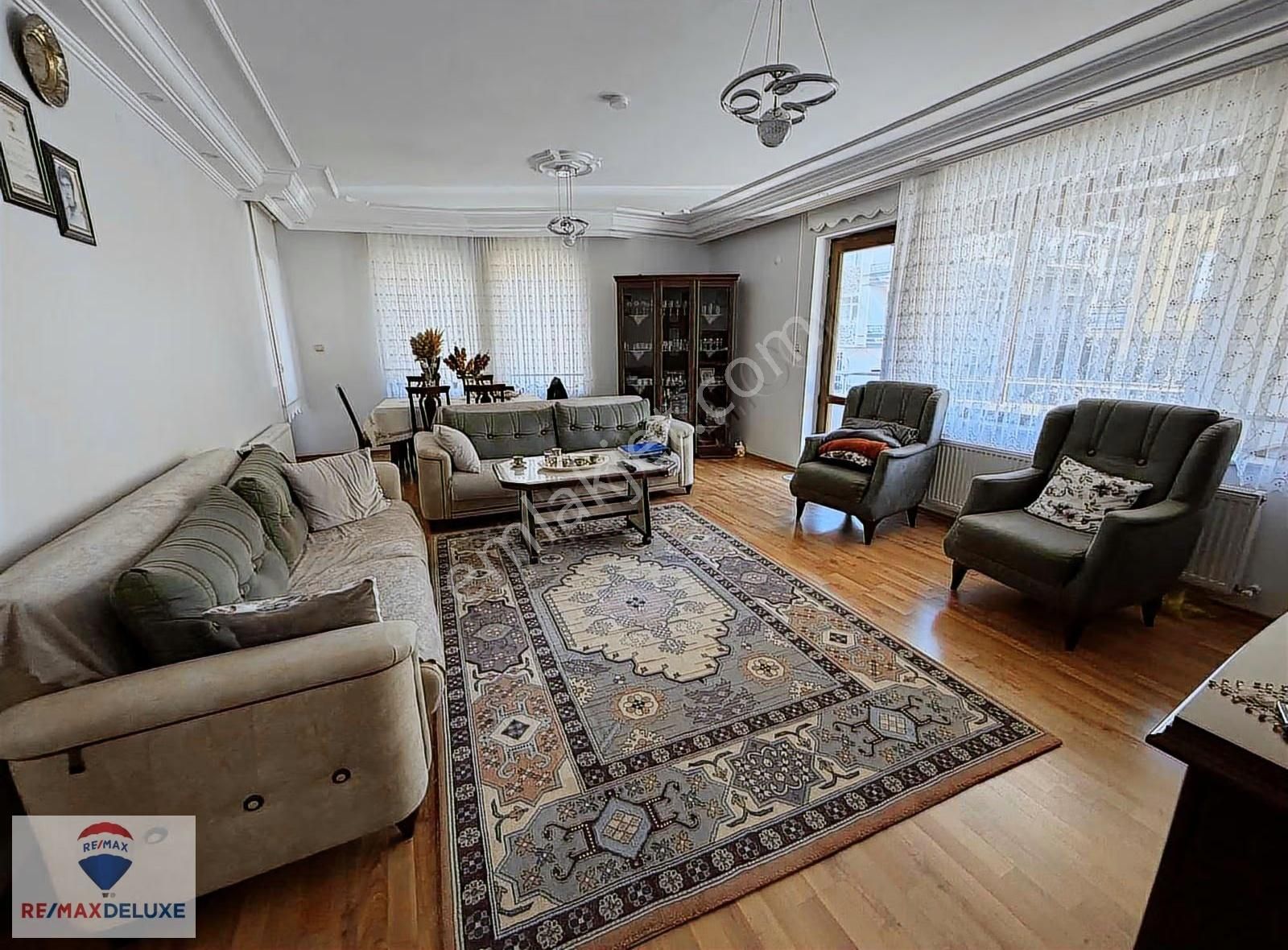 Tütünçiftlik Kuzey Mah. Satılık 3 Katlı Müstakil Bahçeli Ev - Görsel 2