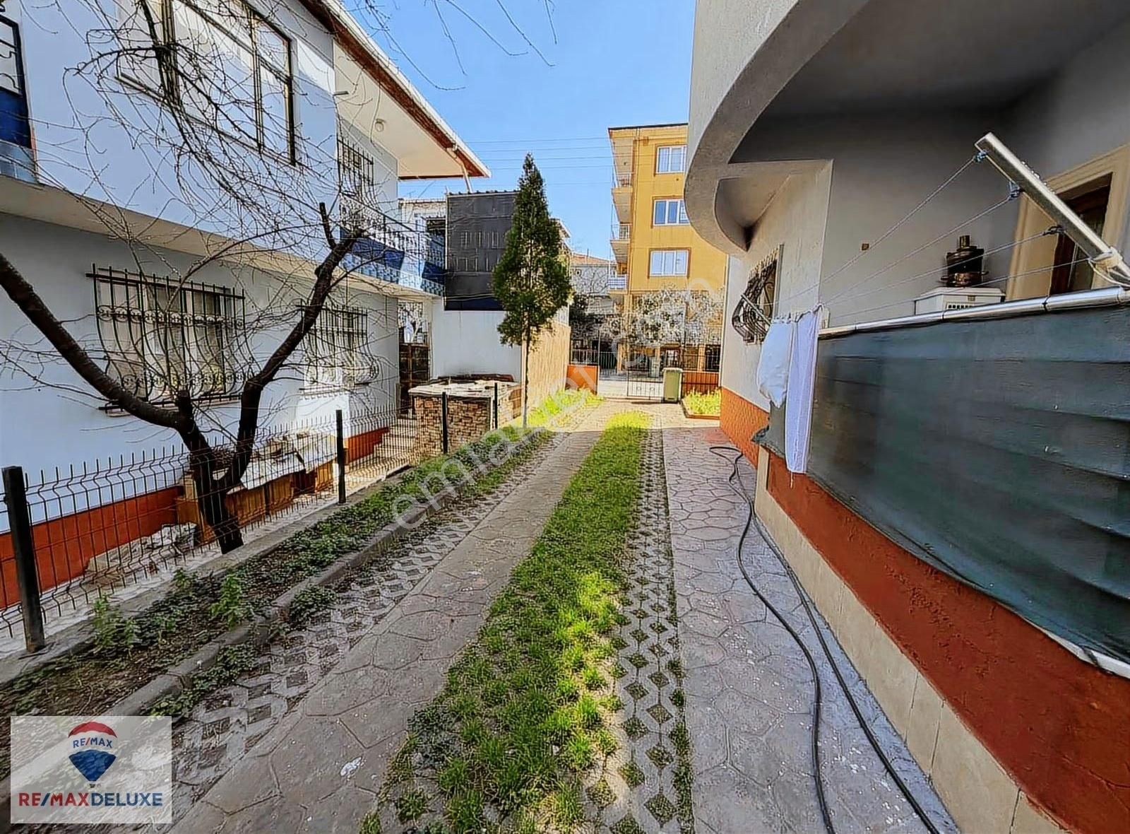 Tütünçiftlik Kuzey Mah. Satılık 3 Katlı Müstakil Bahçeli Ev - Görsel 4