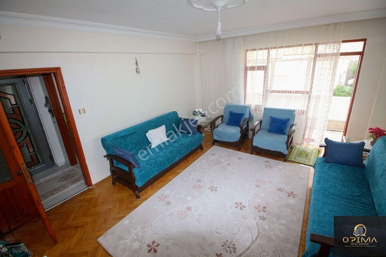 Opima Emlak'tan Yalı Mahallesinde Karanlık Odası Bulunmayan Satılık 3+1 Daire