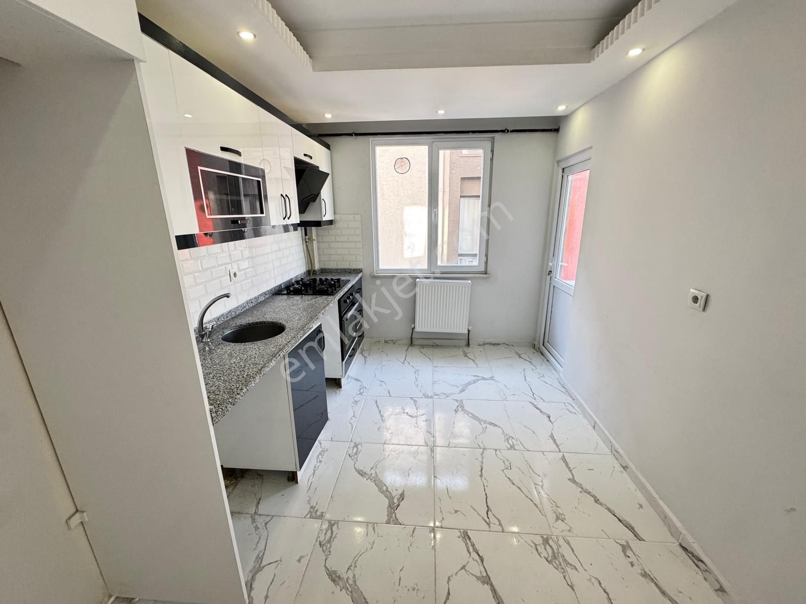 Ömer Halisdemir Mh. Merkezi Konum'da 2+1 Ankanstreli Lüks Daire - Görsel 2