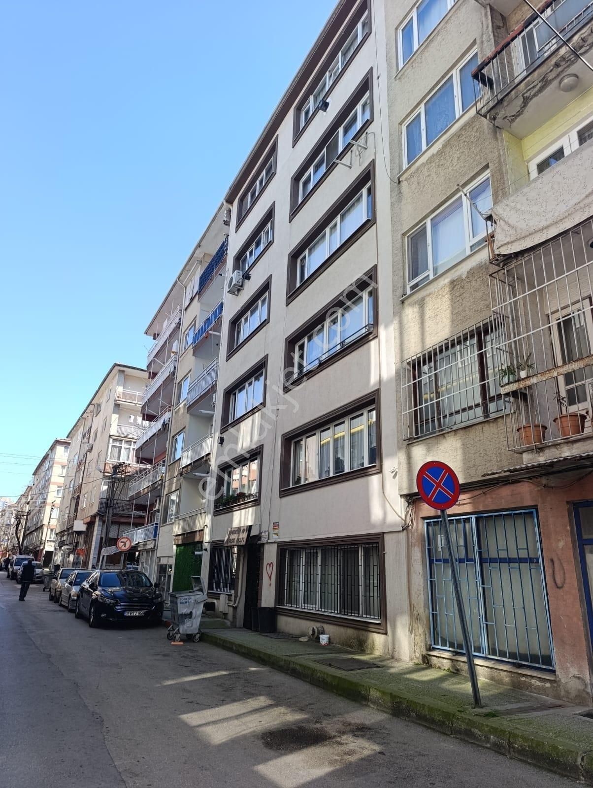 Altıparmak Değirmen Caddesinde Satılık 3+1 Daire