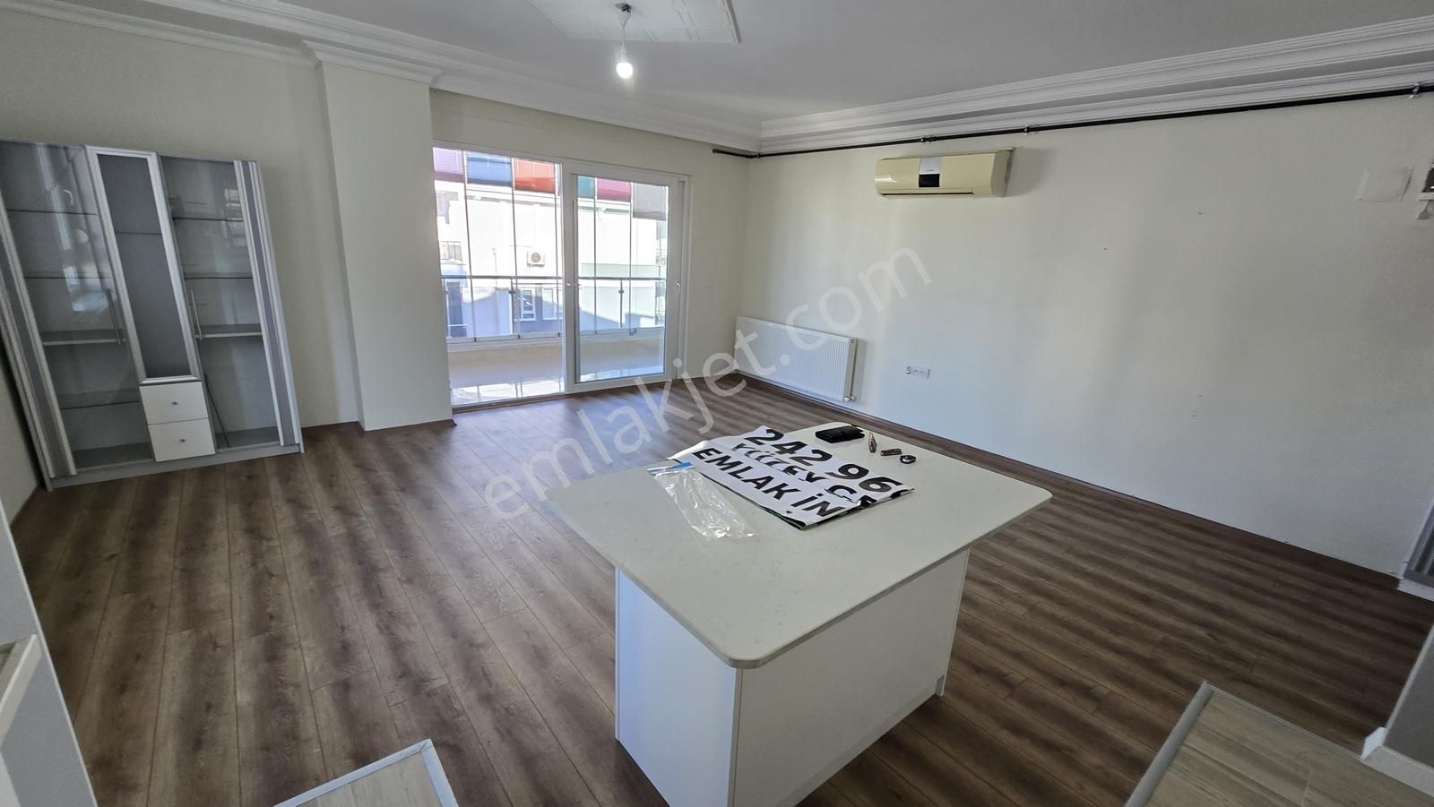 Havuzlu Sitede, Kombili, Klimalı , Ebeveyn Banyolu Geniş 2+1