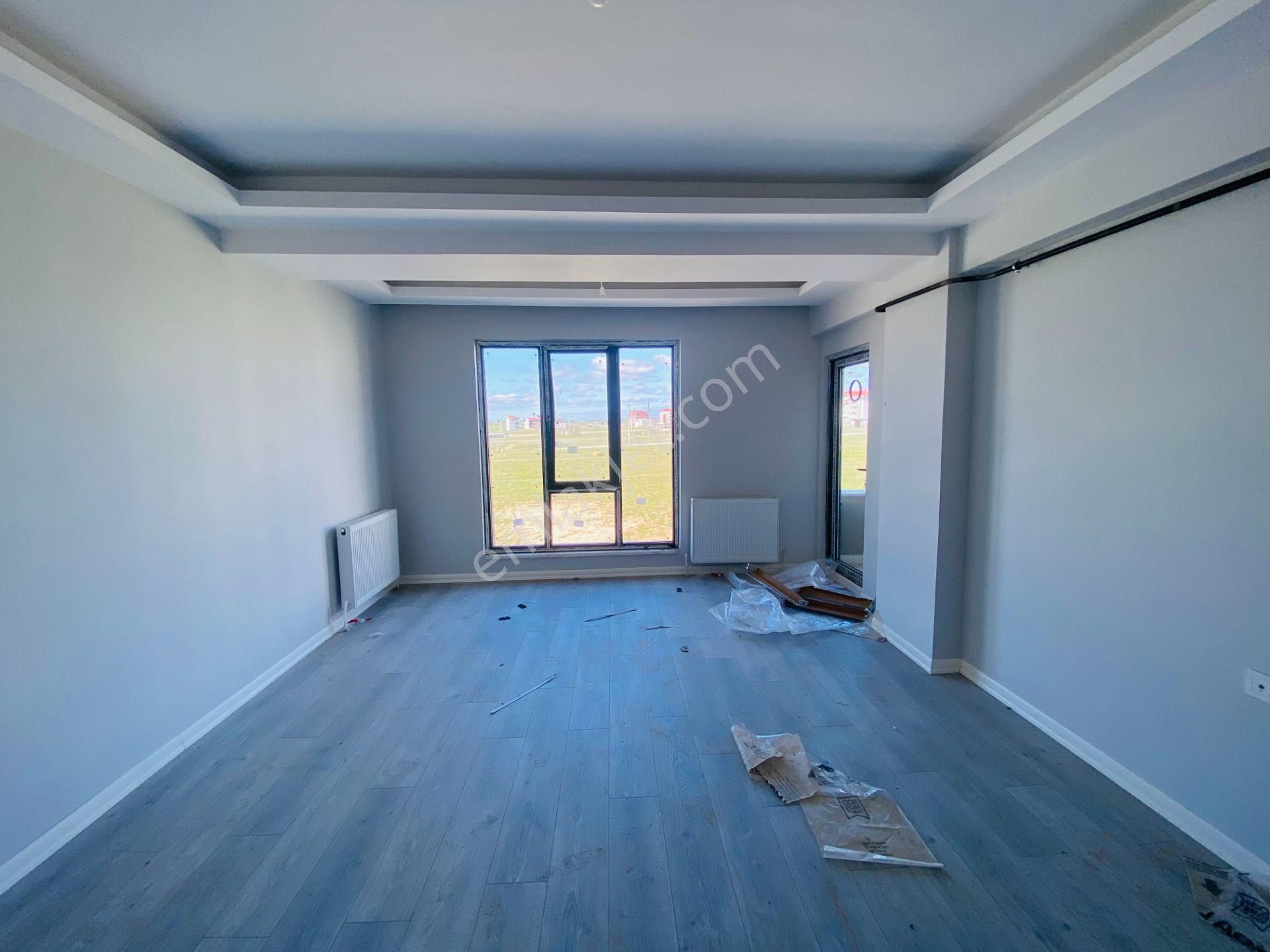 Güven'den Kapaklı'da Okullar Bölgesnde Balkonlu Arakat 1+1 Daire