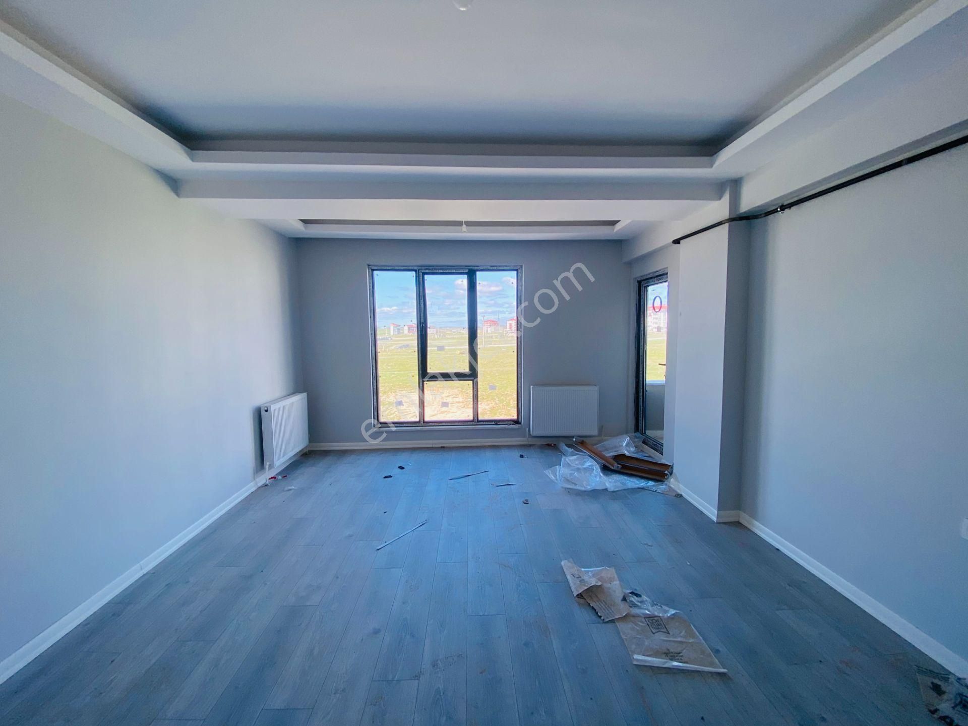 Güven'den Kapaklı'da Okullar Bölgesnde Balkonlu Arakat 1+1 Daire - Görsel 2