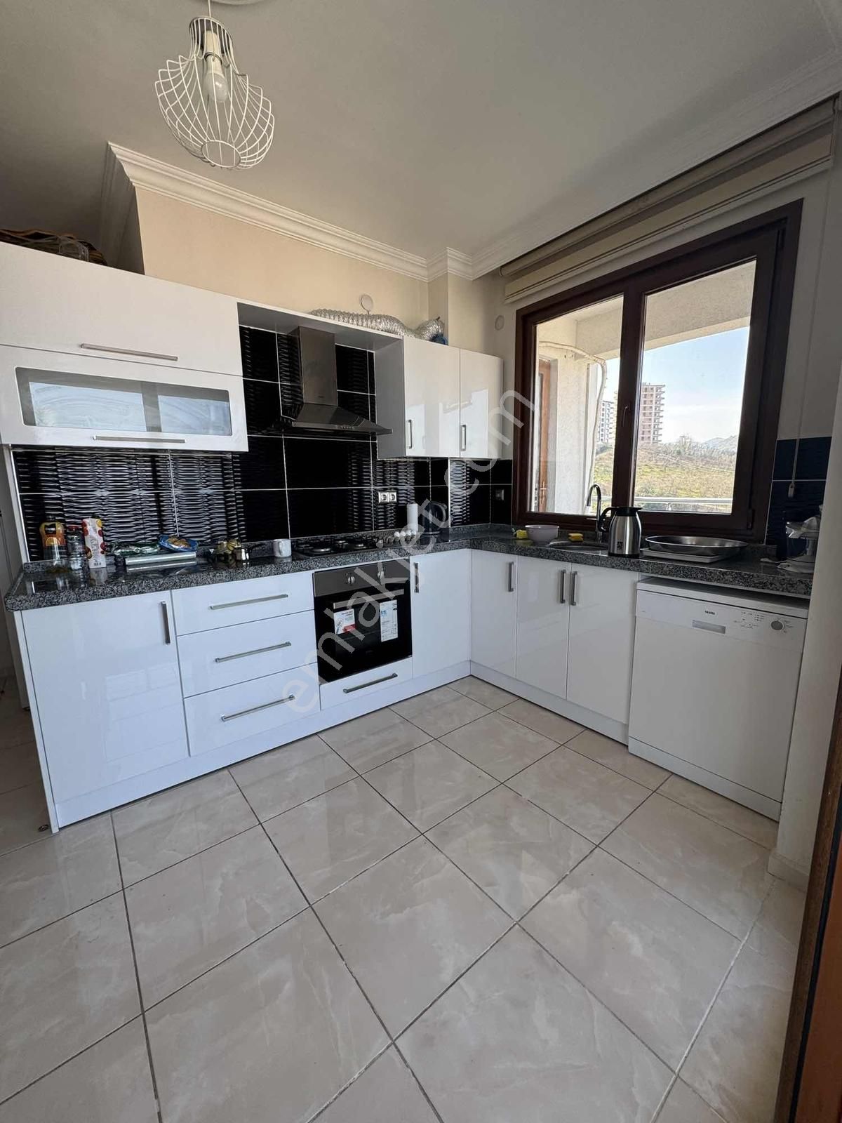 Sancak Mahallesi Full Manzaralı Eşyalı 3+1 - Görsel 23