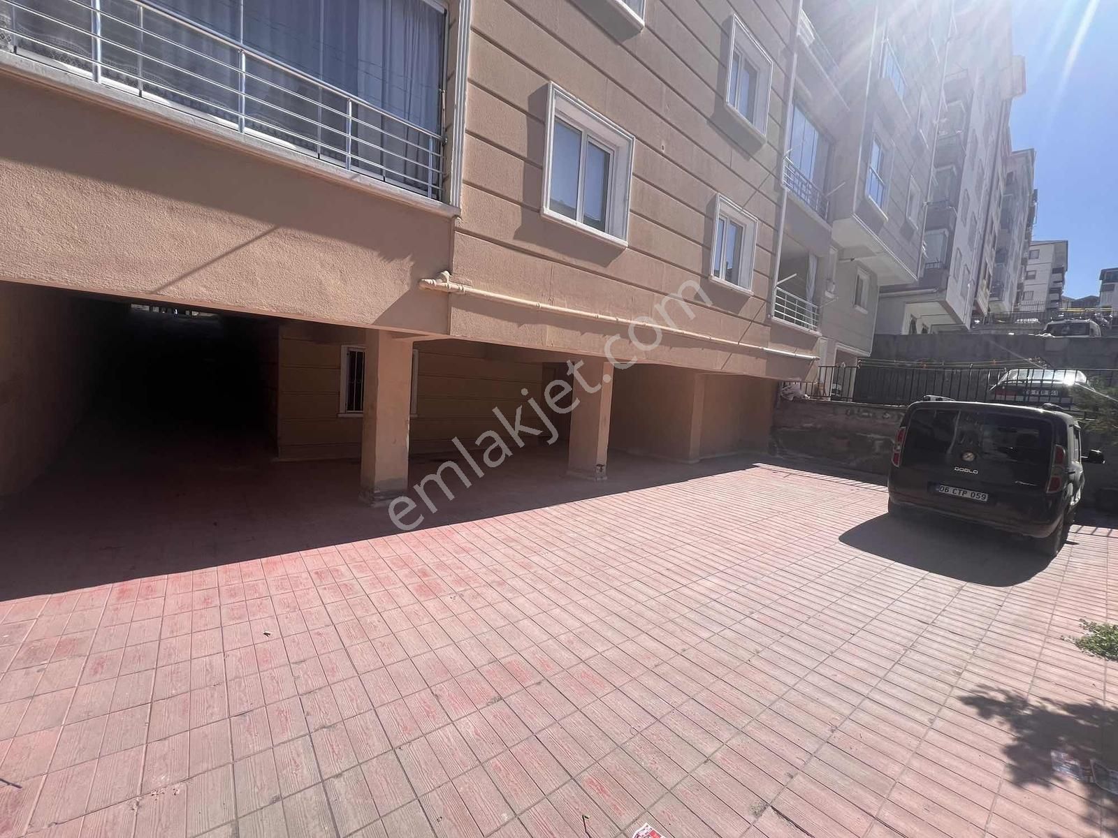 Piyade Mah'de Arakatta Asansörlü Otoparklı 3+1 Masrafsız Daire - Görsel 23