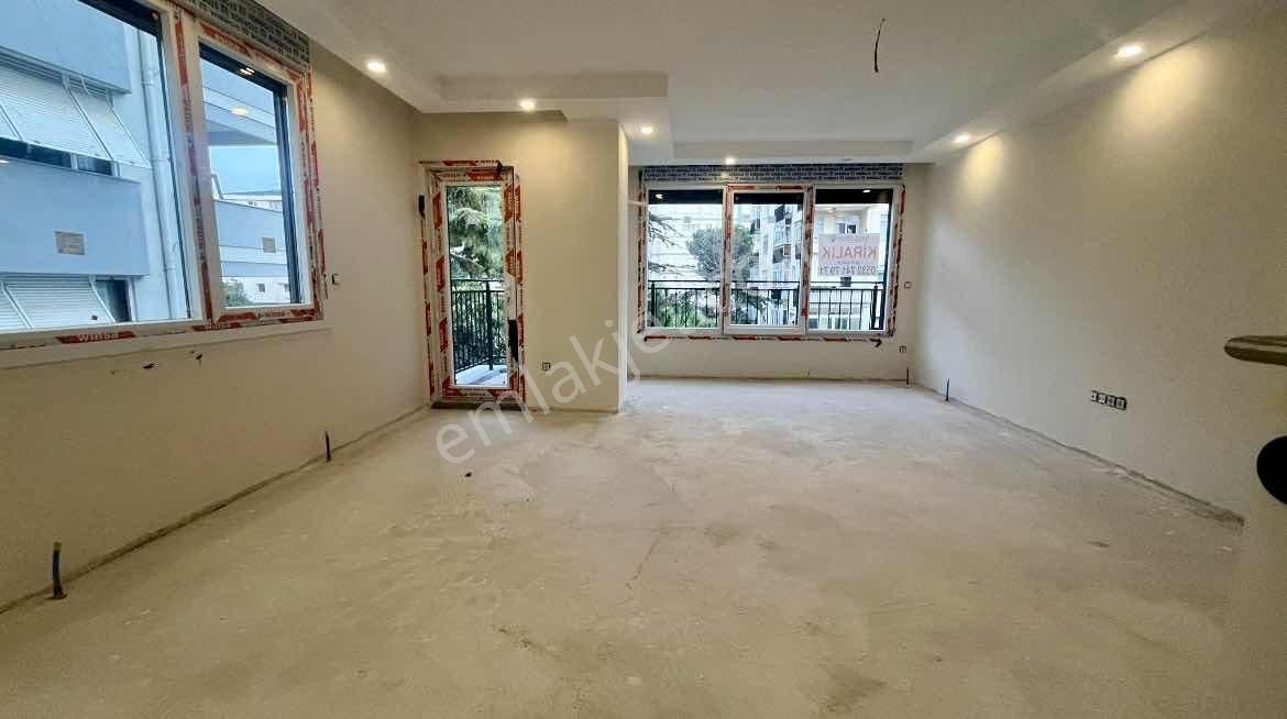 Göztepe Özgürlük Parkına Adım Mesafede Yeni Binada 3+1 Kiralık