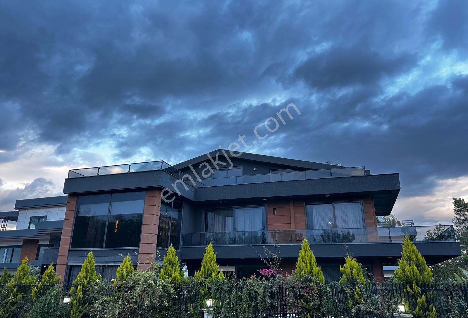 Döşemealtı Yeşilbayırda Prestijli Ve Ultra Lüks Villa