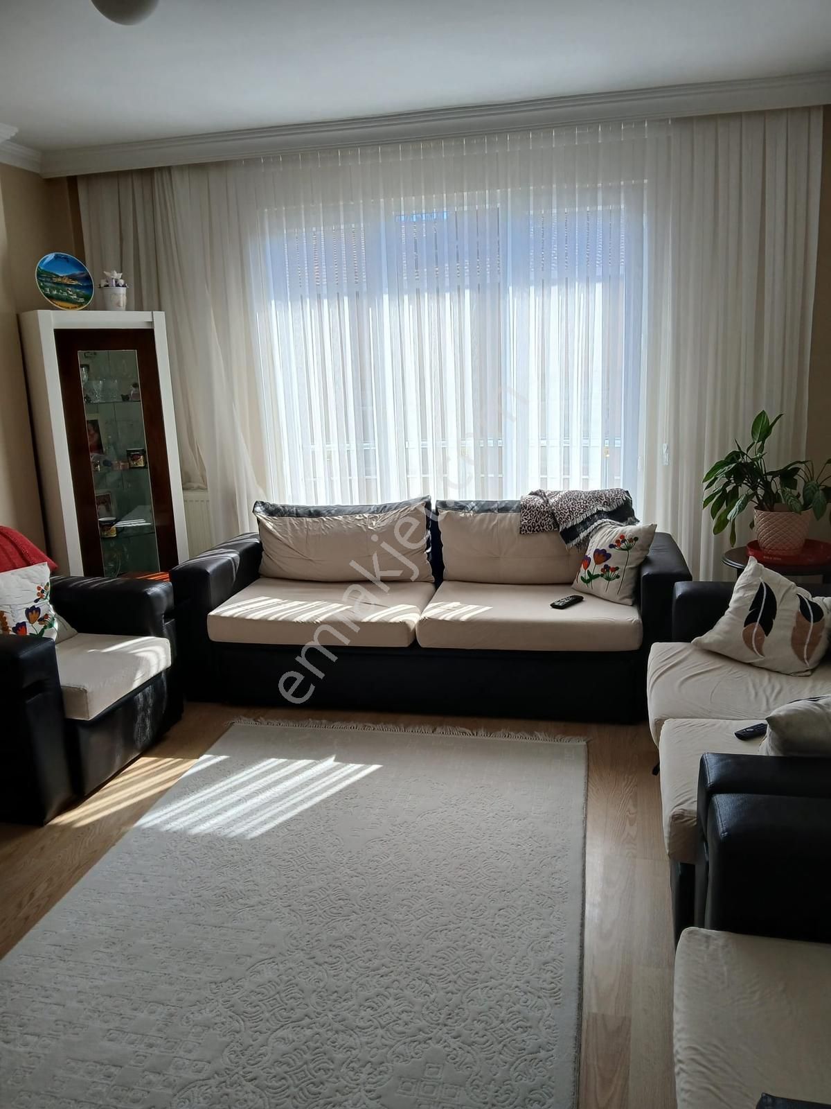 Araz Gayrimenkul Gazi Mah.satılık 4+2 Çatı Arası Piyes Daire