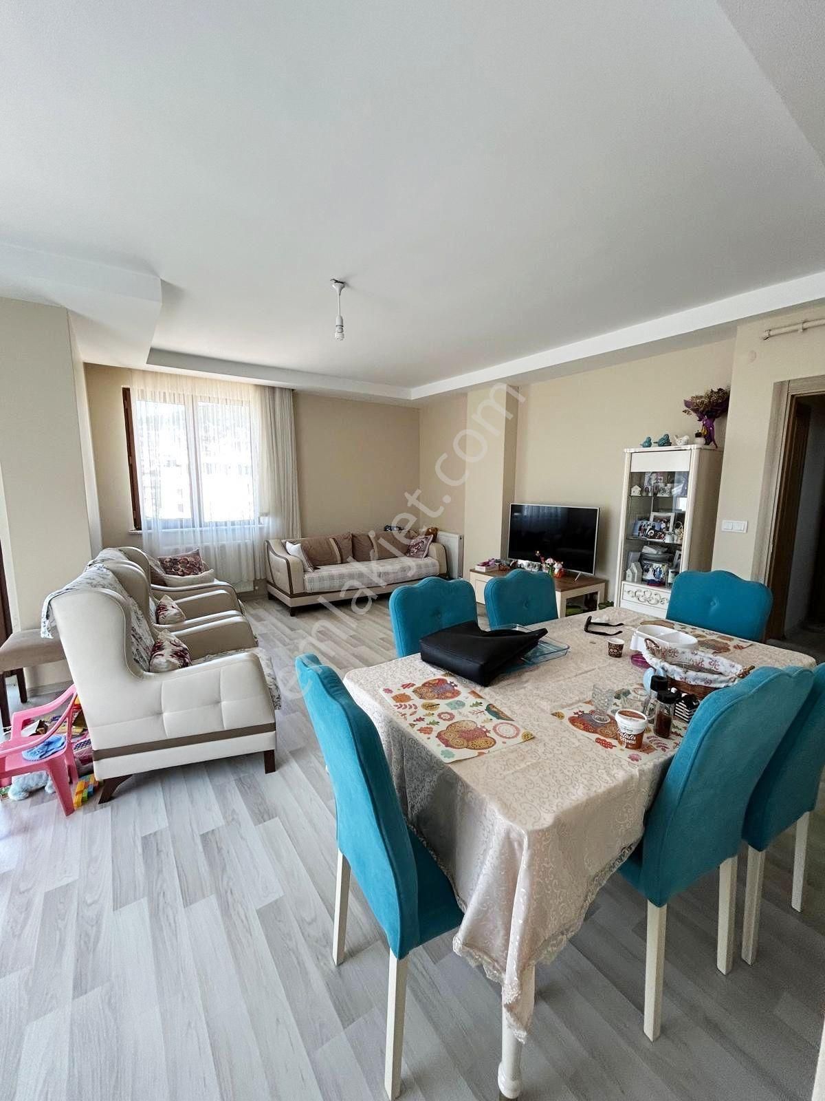 Mertcan Dan Adnan Kahveci Metroya Yürüme 2,5+1 Amerikan Mutfaklı Arakat