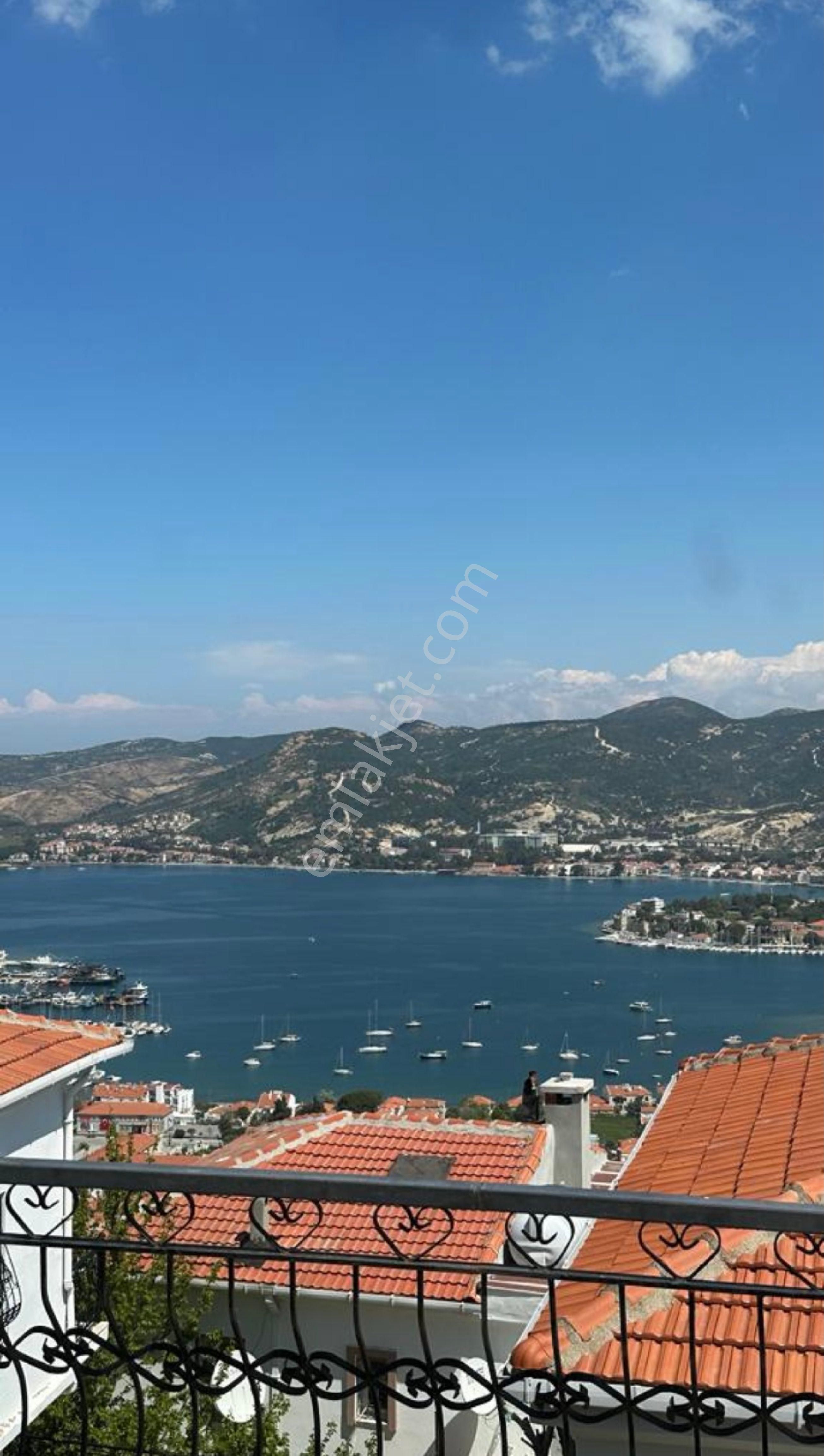 Foça Denizkent'te 3+1 Deniz Manzaralı Dublex Villa