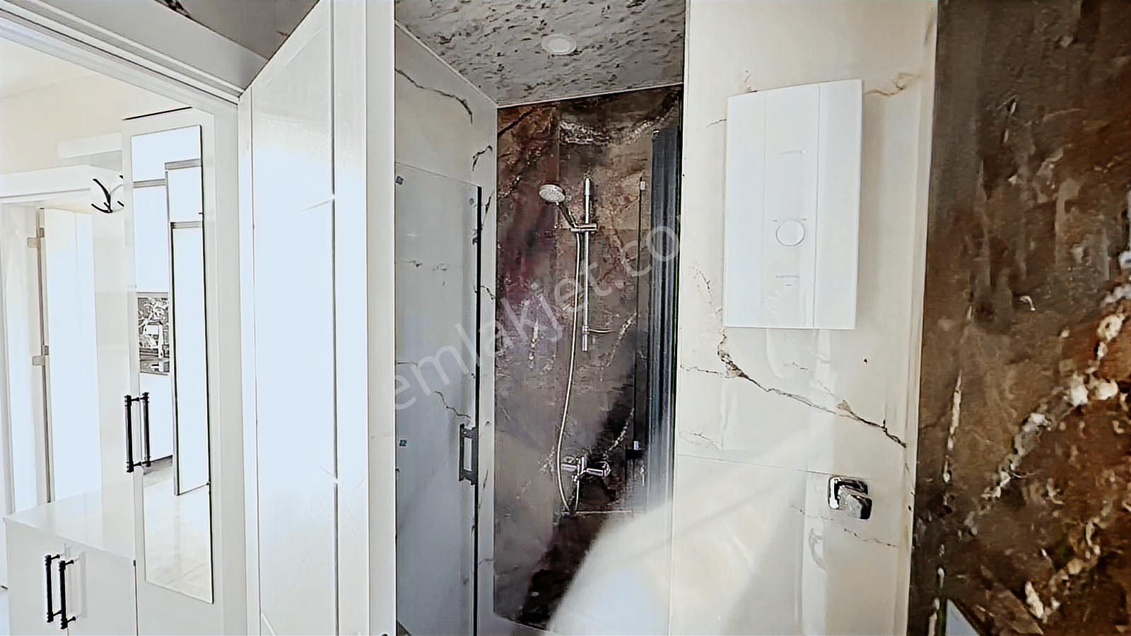 Denize Yakın Konumda Havuz Cepheli 1+1 Daire - Görsel 9