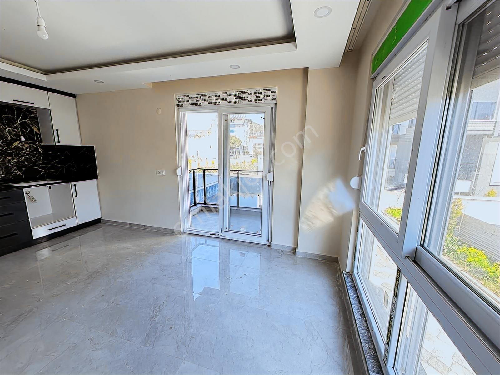 Denize Yakın Konumda Havuz Cepheli 1+1 Daire - Görsel 18