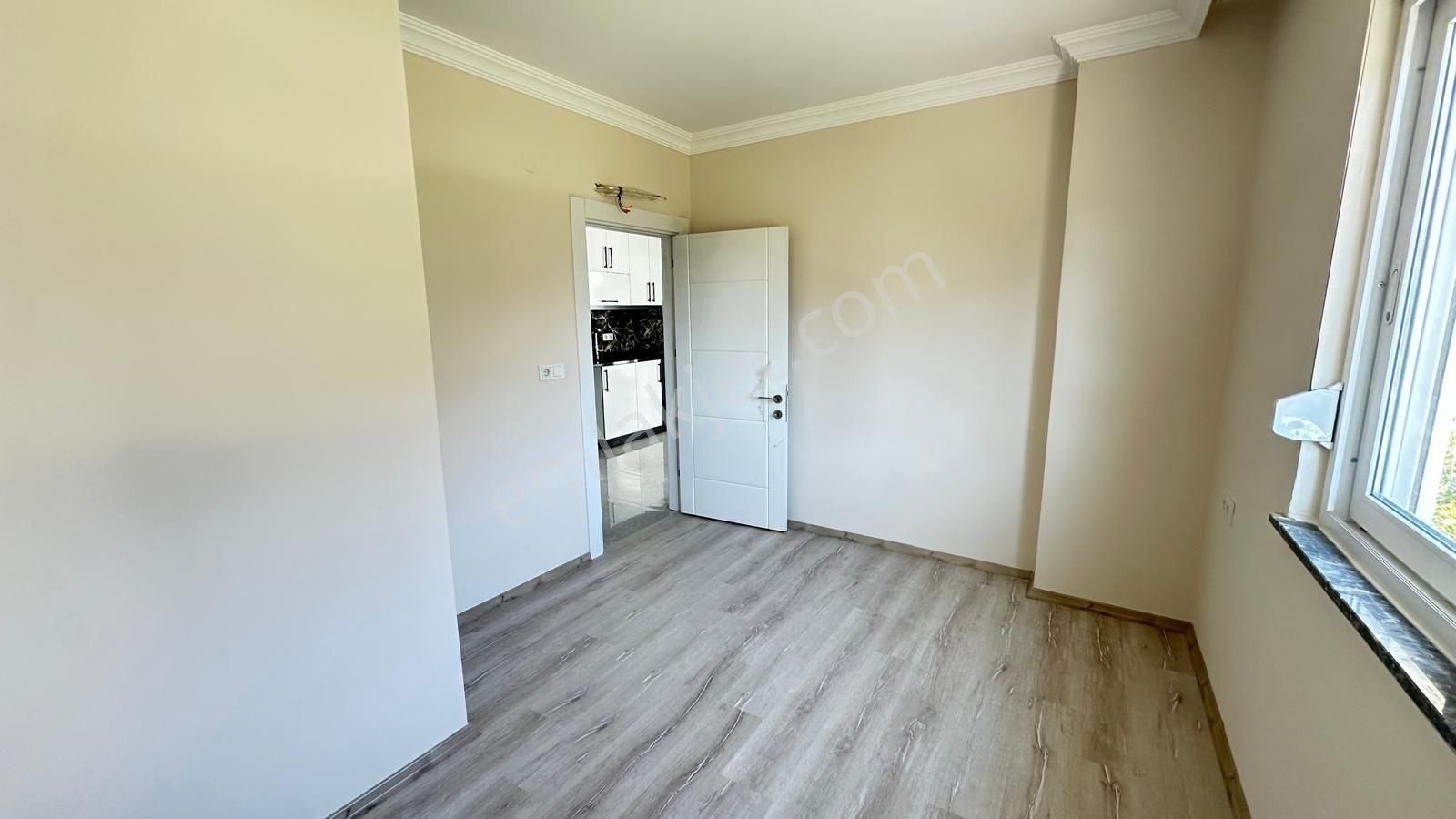 Denize Yakın Konumda Havuz Cepheli 1+1 Daire - Görsel 19