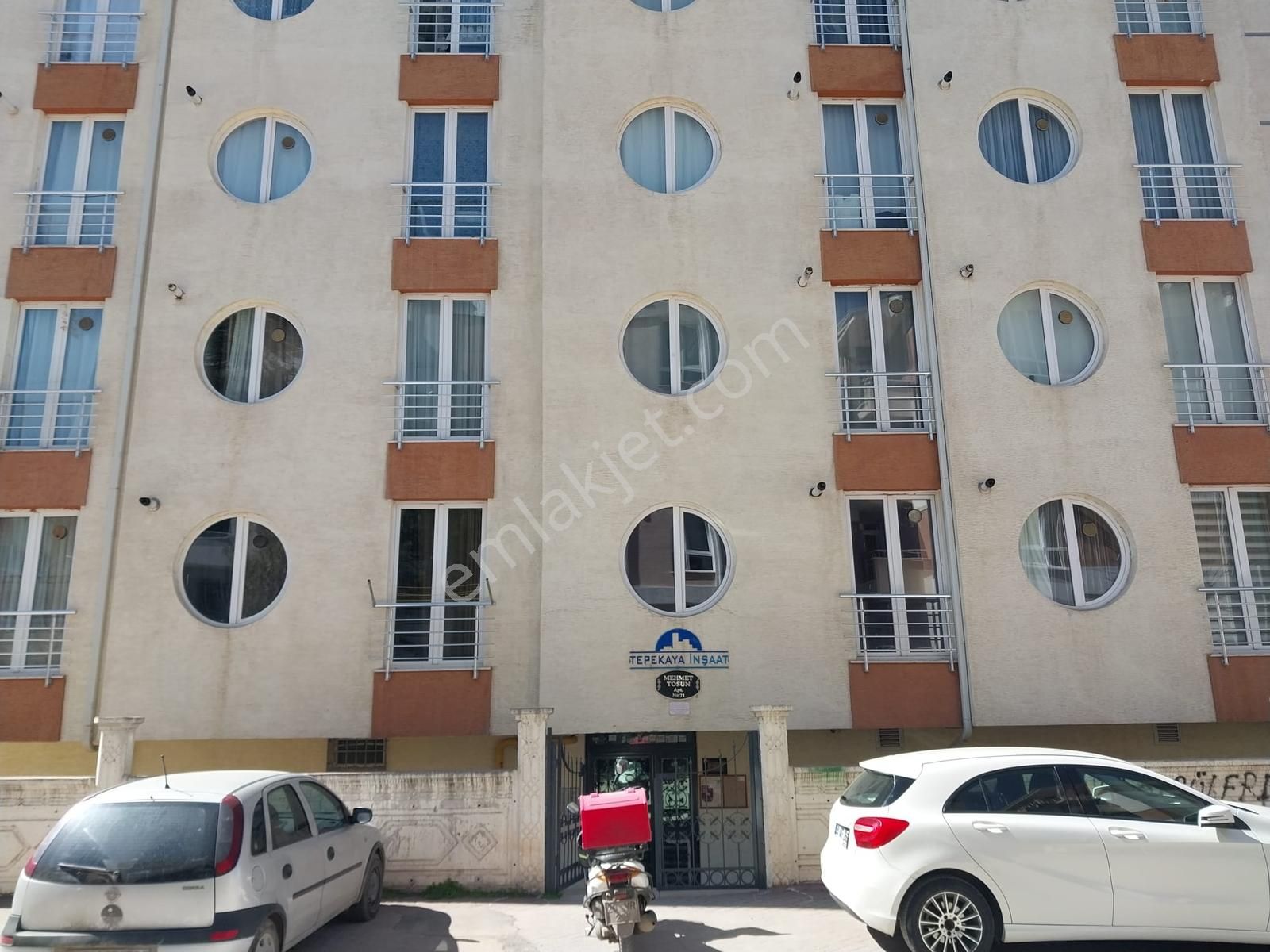 Bahçelievler Mh İstanbul Sk. Asansörlü Boyalı Kiralık 1+1 Daire