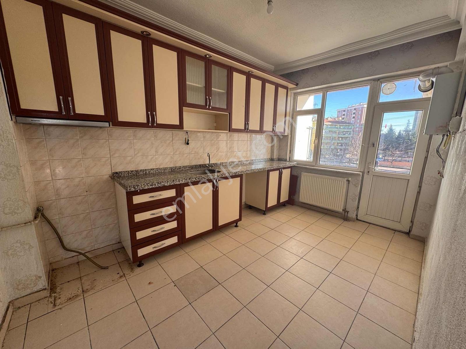 Net Emlaktan Selçuk Üniversitesi Karşısında Bakımlı 3+1 Daire - Görsel 29