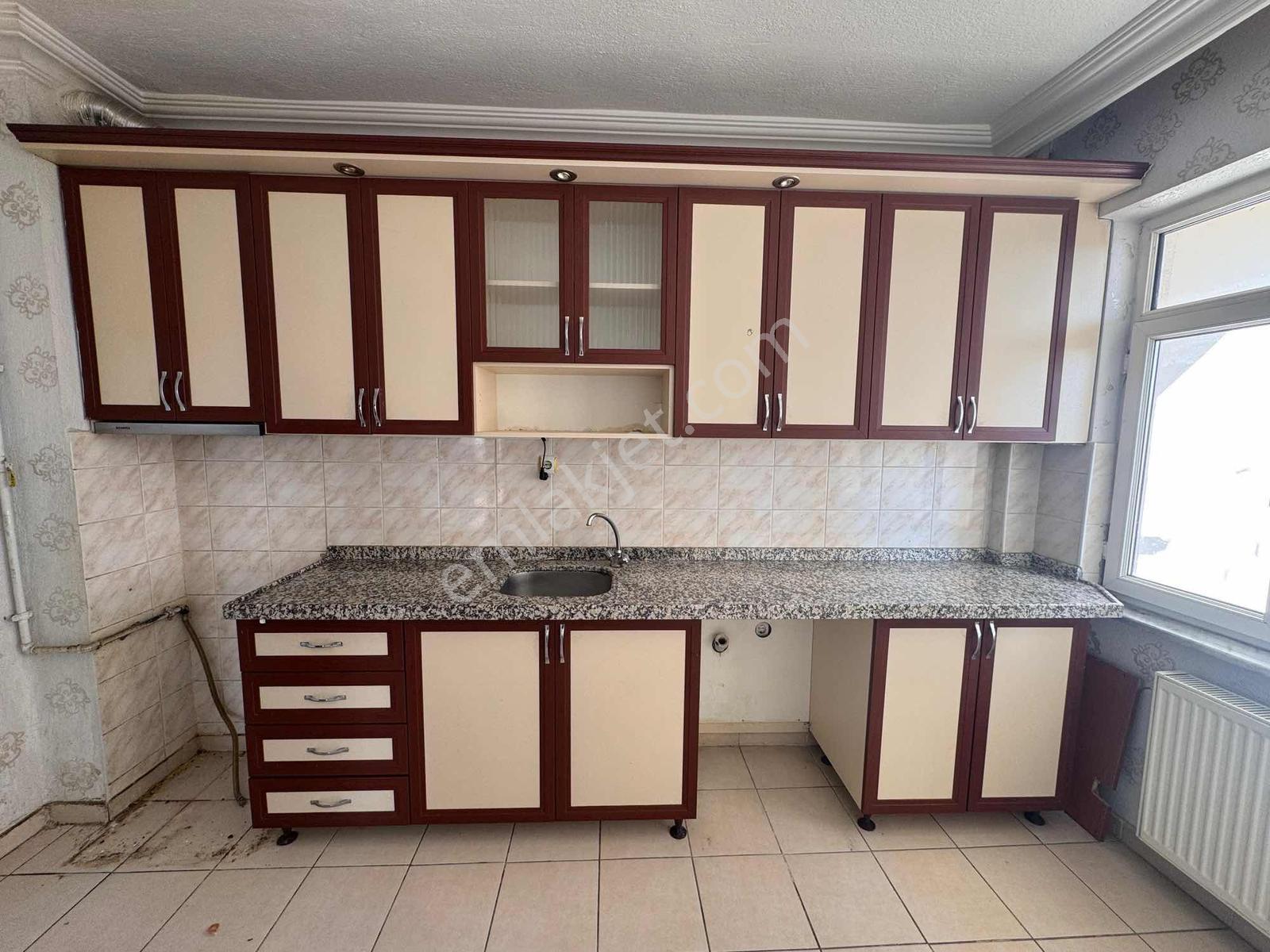 Net Emlaktan Selçuk Üniversitesi Karşısında Bakımlı 3+1 Daire - Görsel 12