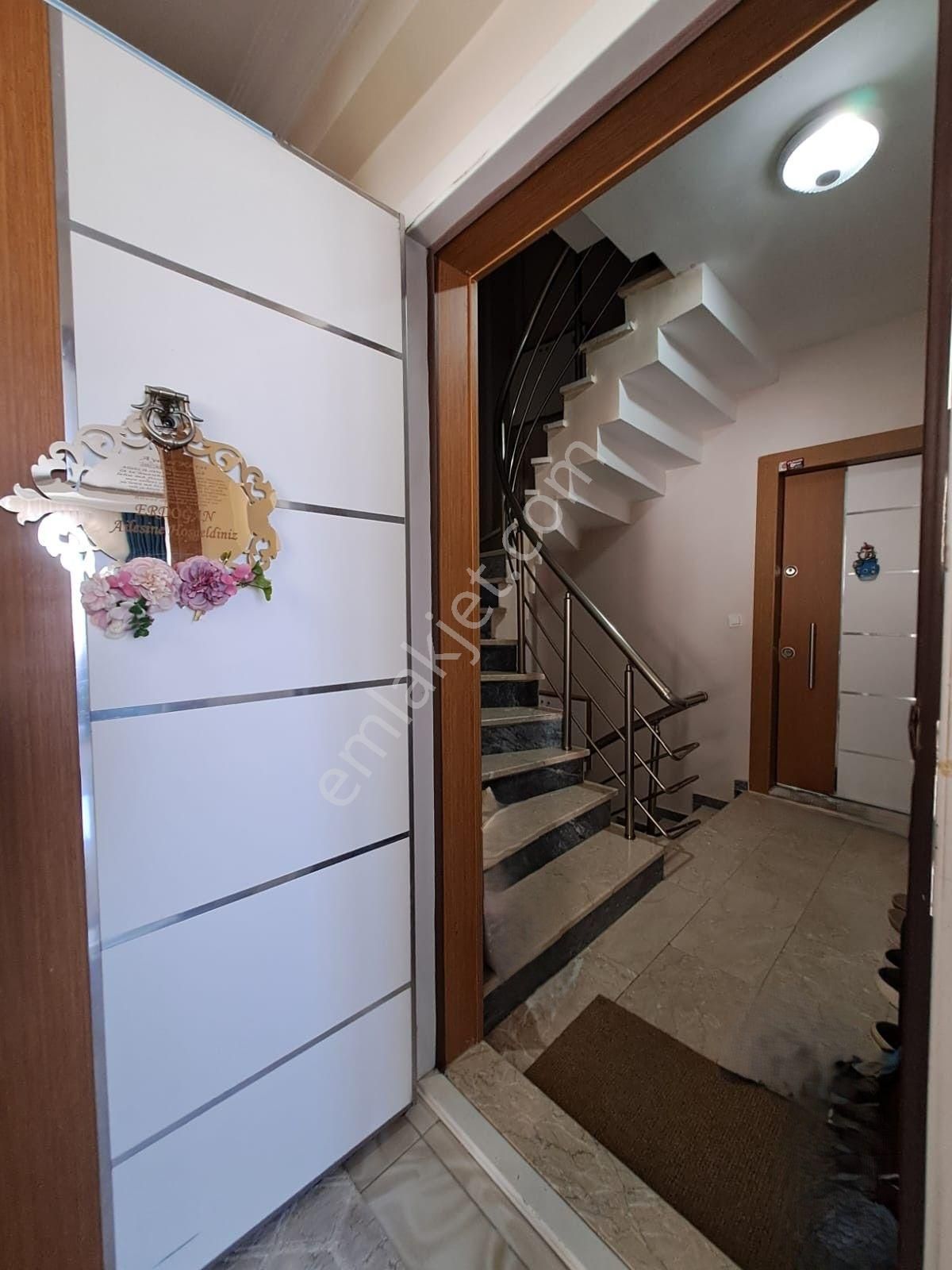 Sefaköyde Satılık 2+1 Daire Metrobüs Ve Toplu Ulaşıma Yakın - Görsel 4